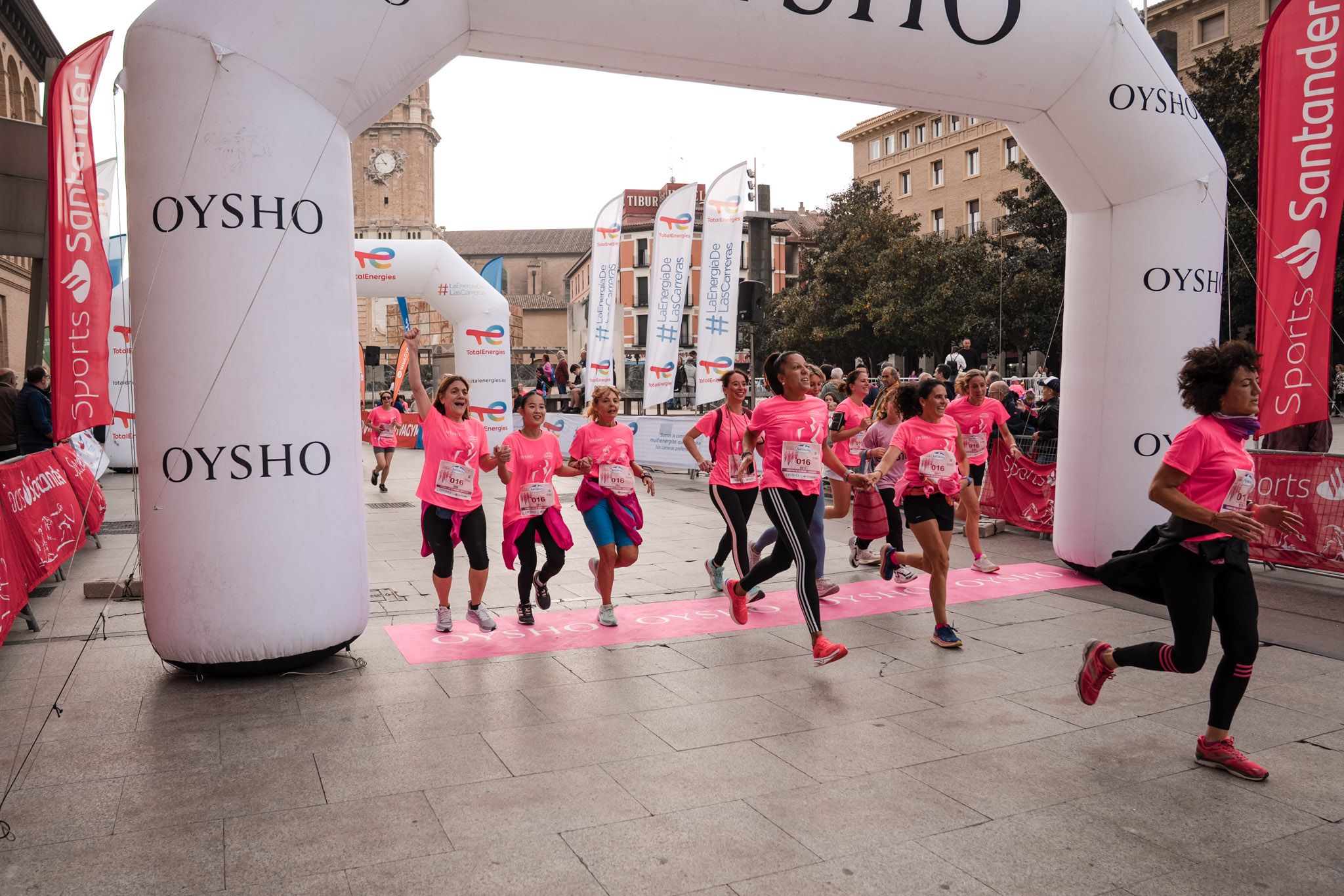 Las mejores fotos de la Carrera de la Mujer de Zaragoza 2025   Recorrido Meta 140