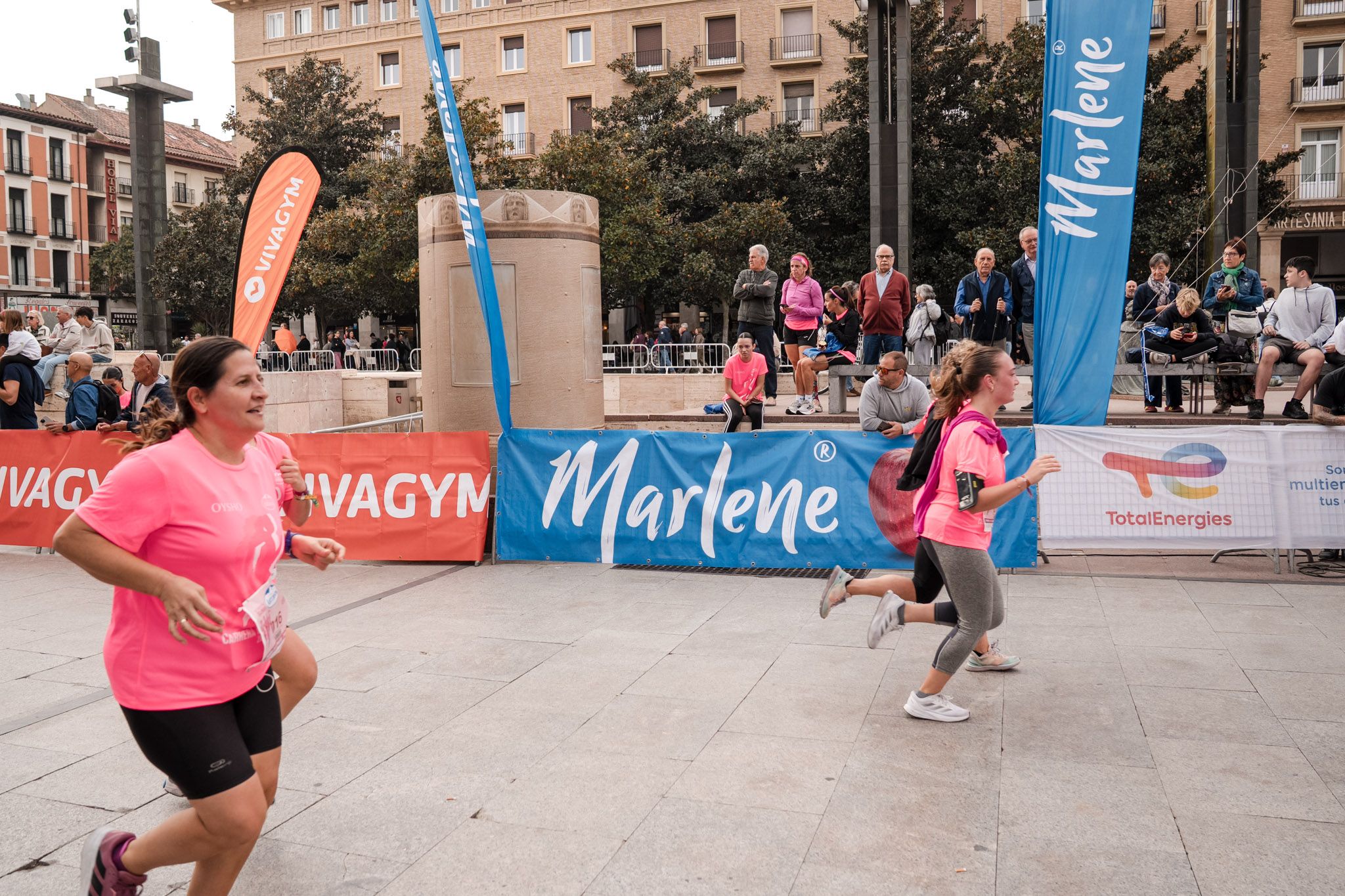 Las mejores fotos de la Carrera de la Mujer de Zaragoza 2025   Recorrido Meta 151