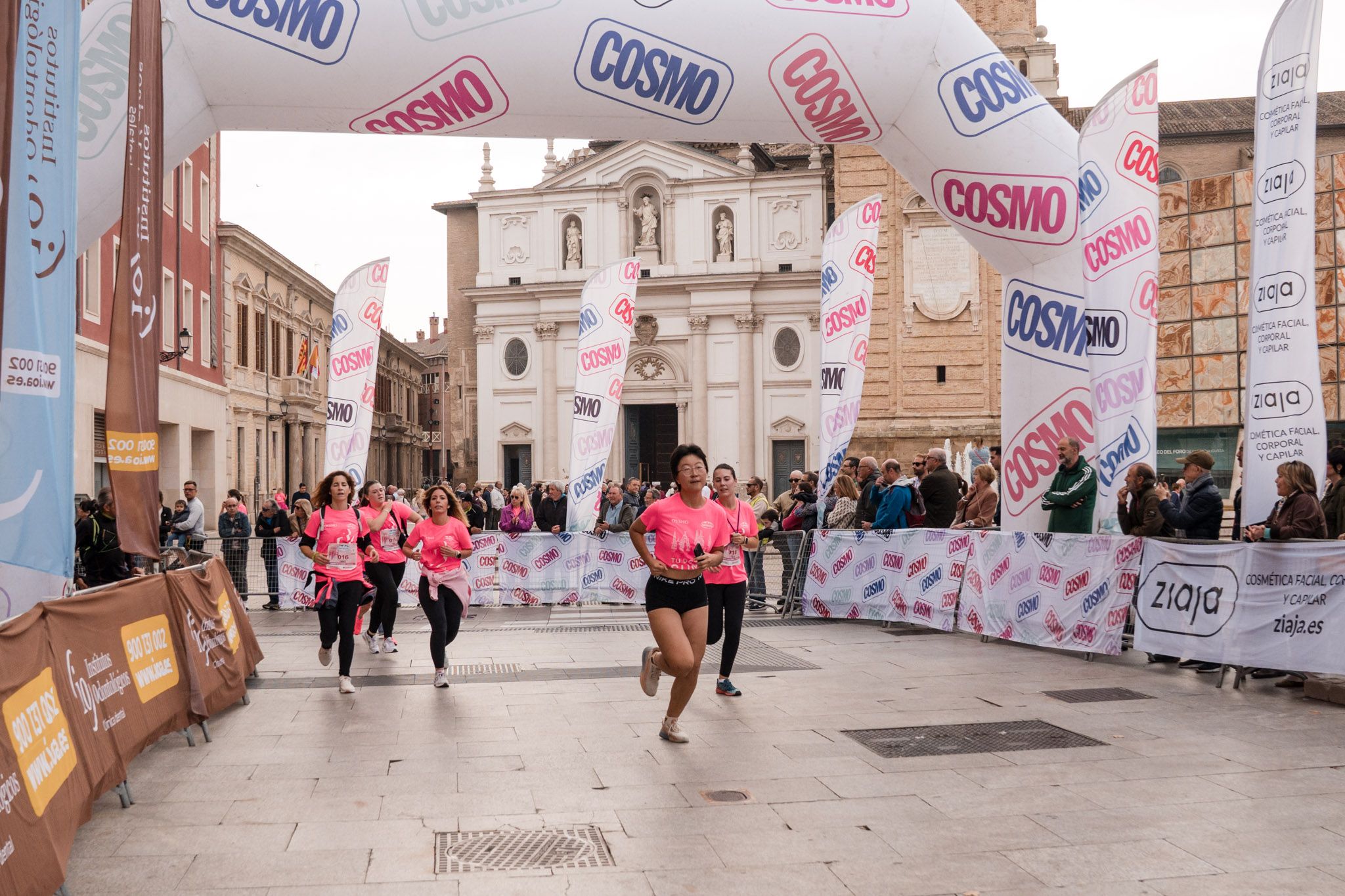Las mejores fotos de la Carrera de la Mujer de Zaragoza 2025   Recorrido Meta 170
