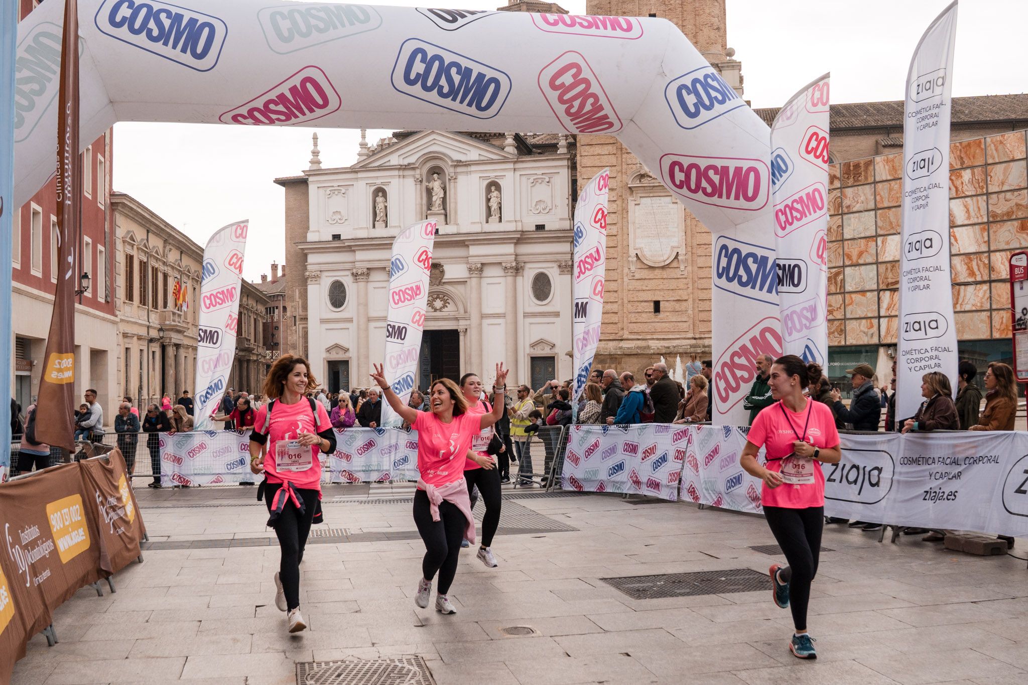 Las mejores fotos de la Carrera de la Mujer de Zaragoza 2025   Recorrido Meta 171