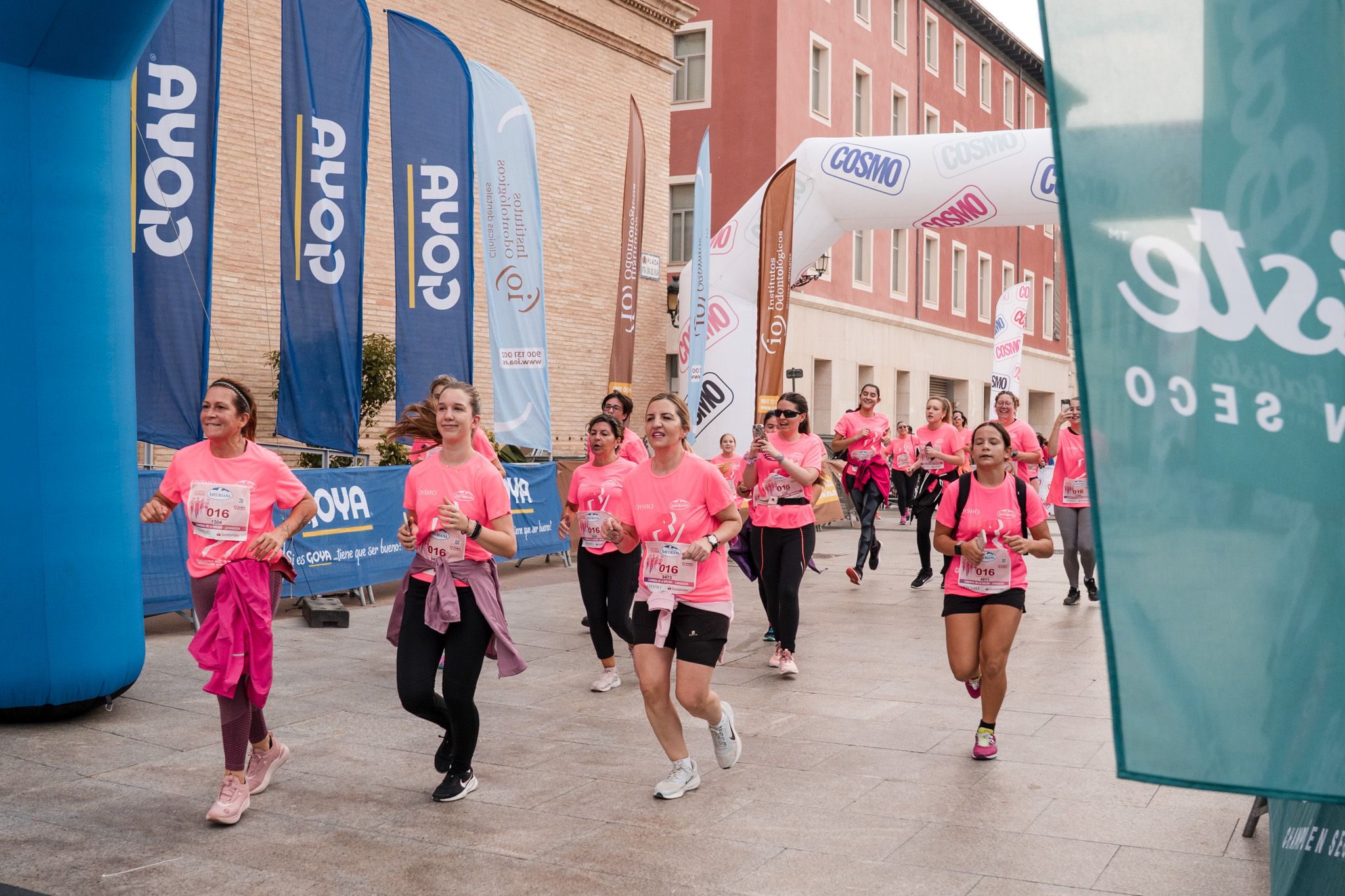 Las mejores fotos de la Carrera de la Mujer de Zaragoza 2025   Recorrido Meta 182
