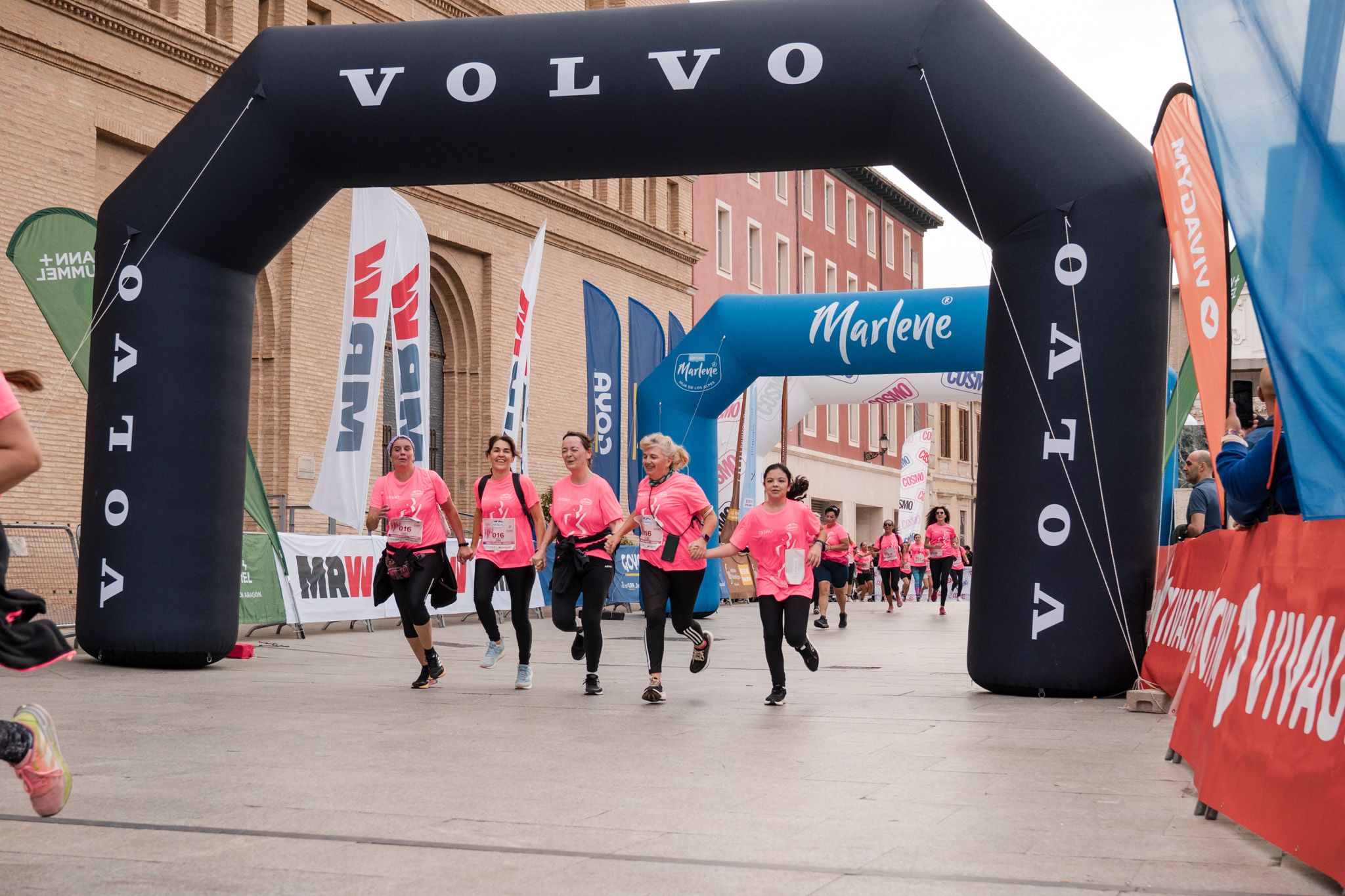 Las mejores fotos de la Carrera de la Mujer de Zaragoza 2025   Recorrido Meta 198
