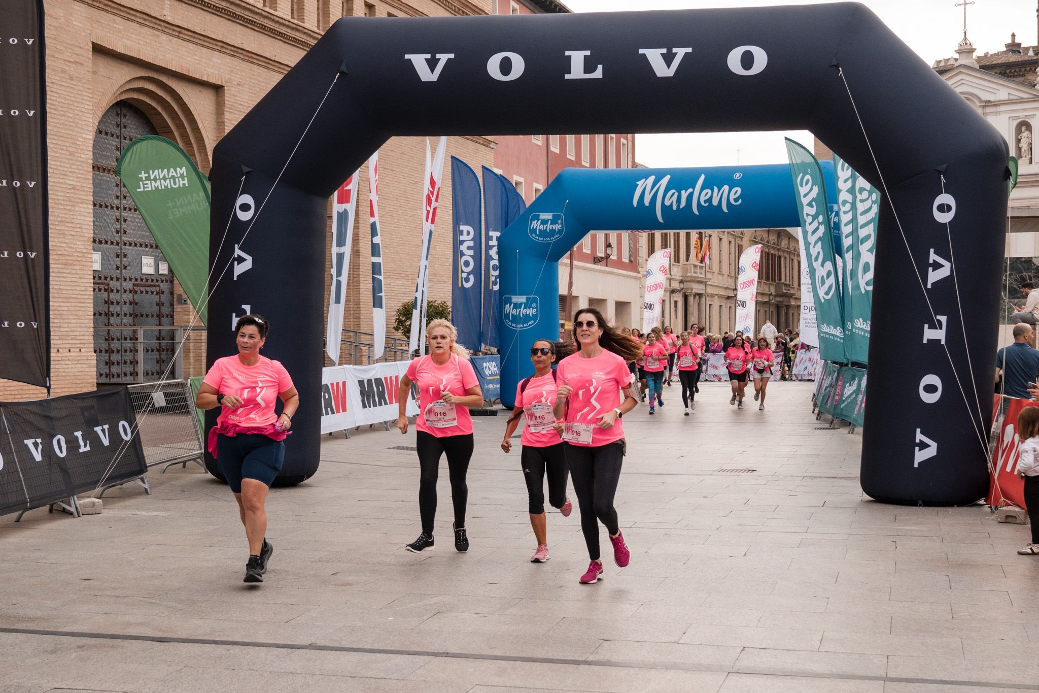 Las mejores fotos de la Carrera de la Mujer de Zaragoza 2025   Recorrido Meta 201