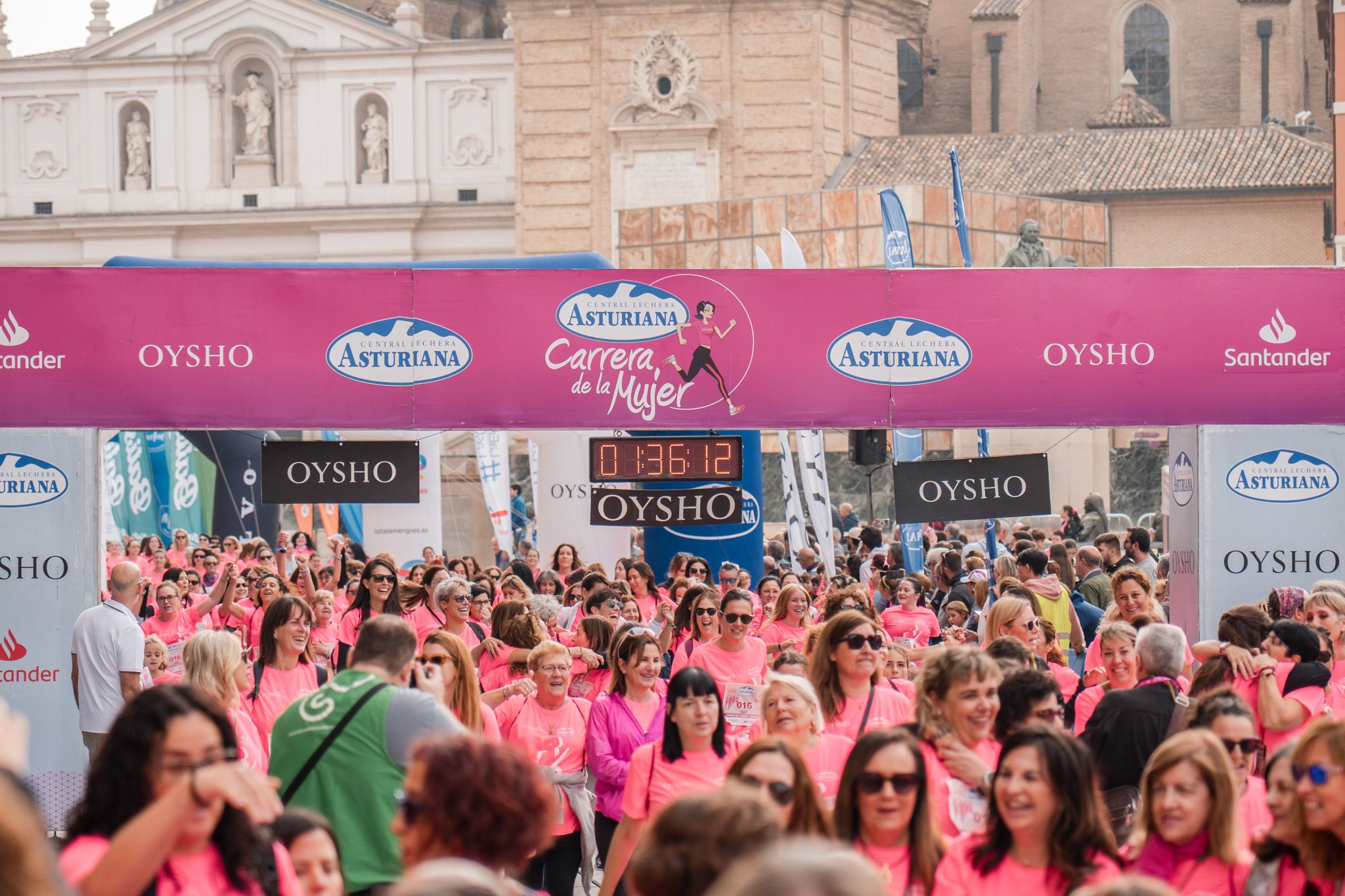 Las mejores fotos de la Carrera de la Mujer de Zaragoza 2025   Recorrido Meta 218