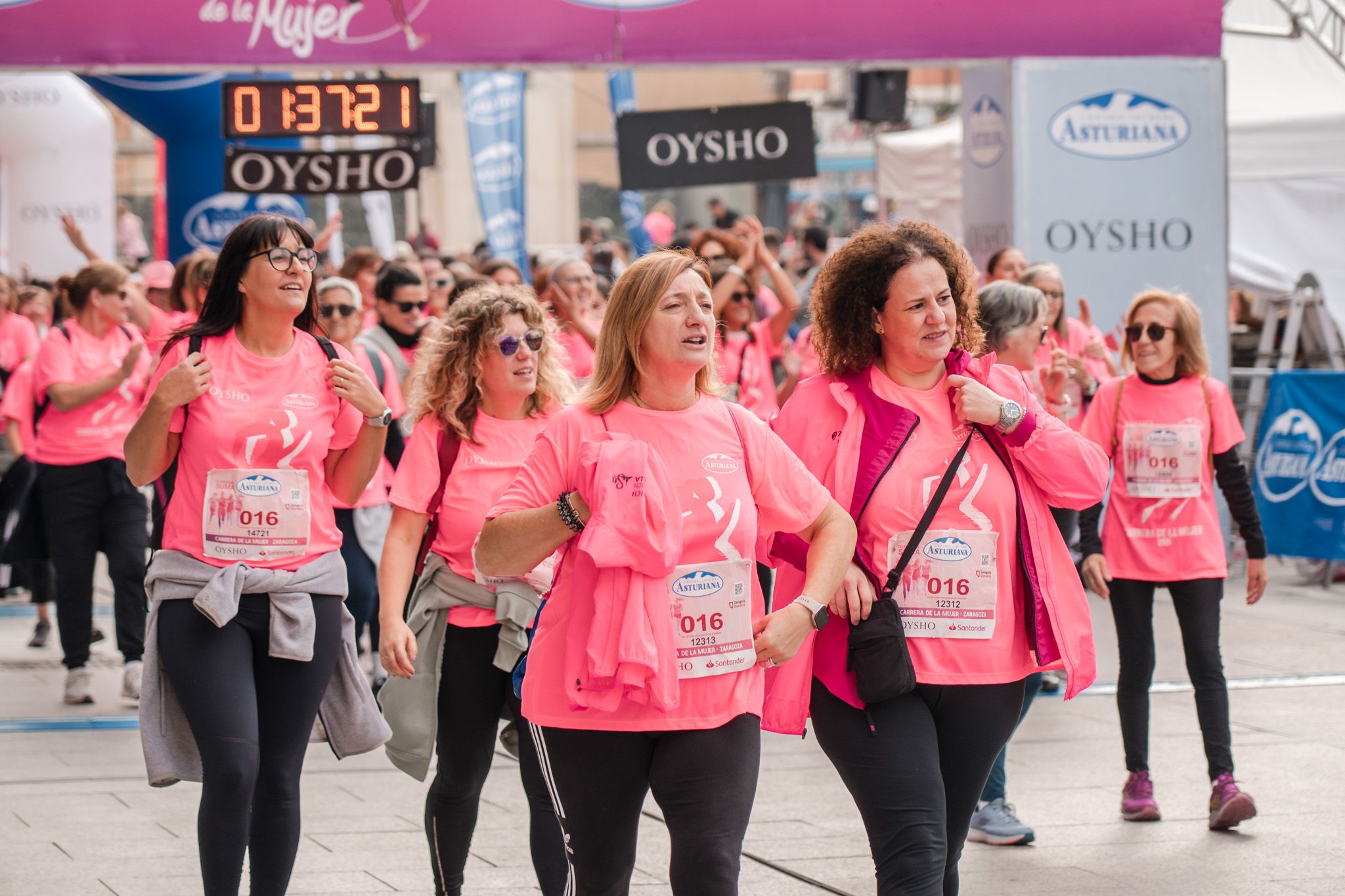 Las mejores fotos de la Carrera de la Mujer de Zaragoza 2025   Recorrido Meta 220