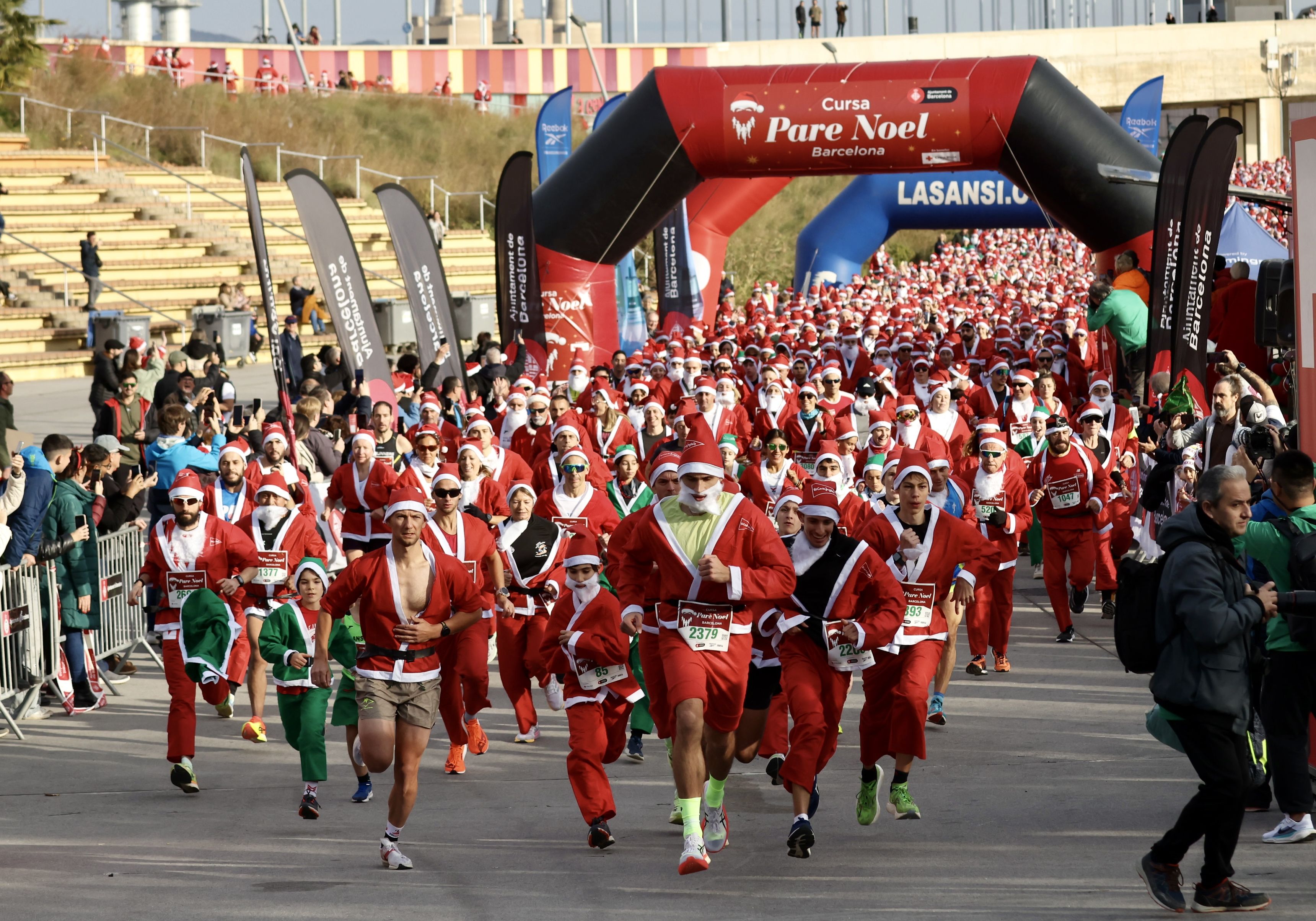 Salida de la Carrera de Papá Noel de Barcelona