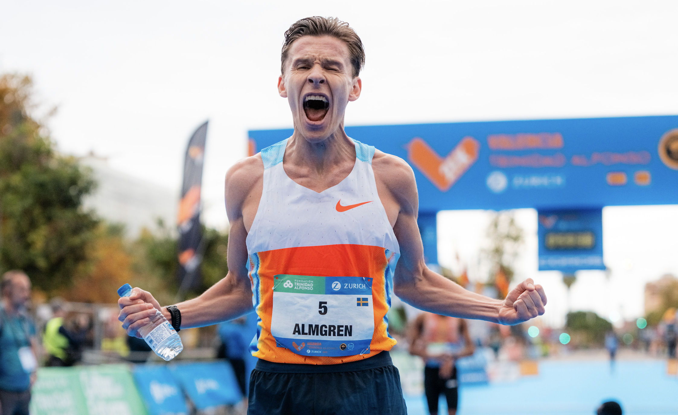 El atleta sueco Andreas Almgren celebrando el récord de Europa de medio maratón logrado en Valencia. SPORTMEDIA. El atleta sueco Andreas Almgren celebrando el récord de Europa de medio maratón logrado en Valencia. SPORTMEDIA.