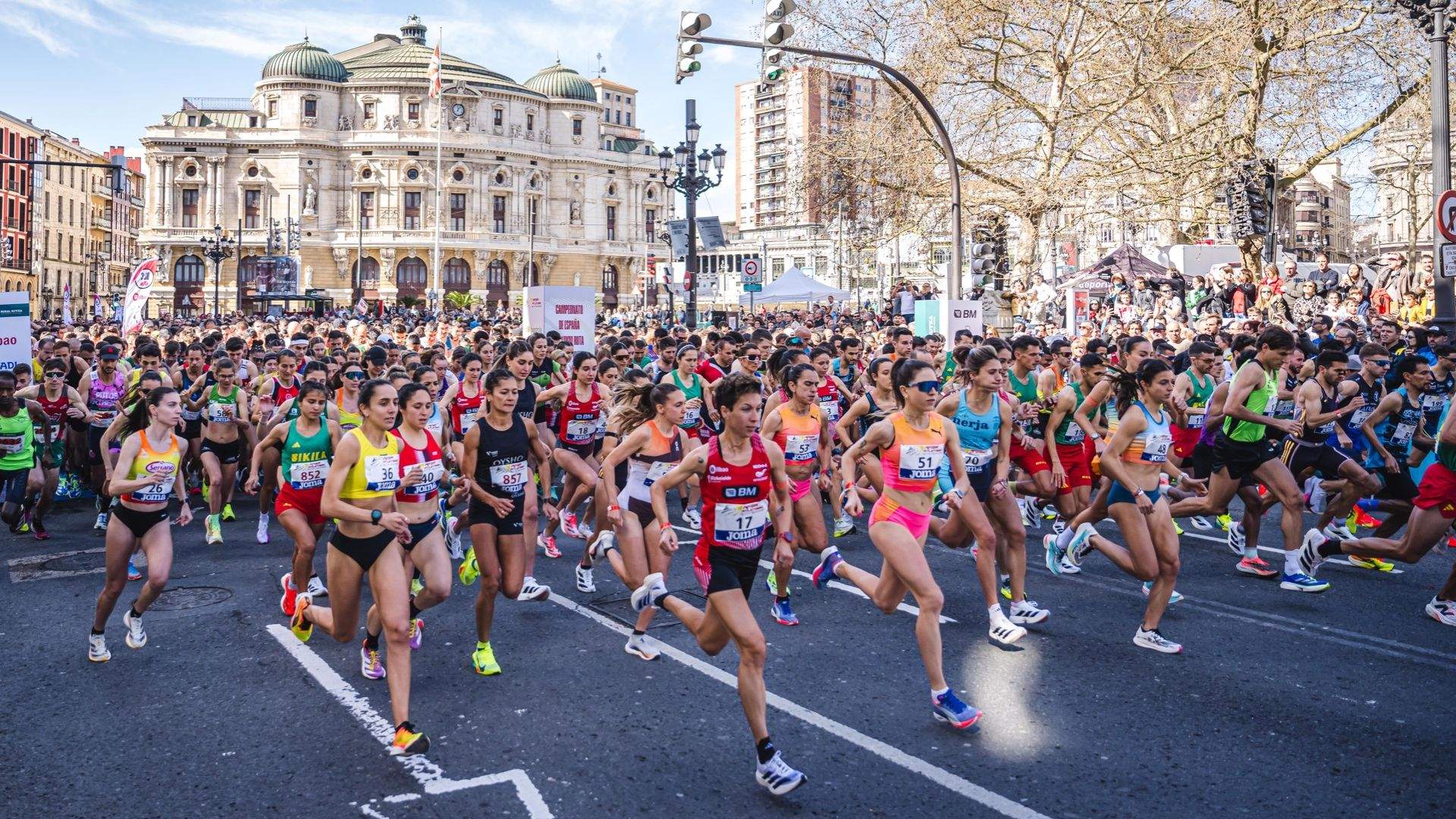 Una imagen de la salida de la primera edición del 10K Bilbao. FOTORUNNERS.