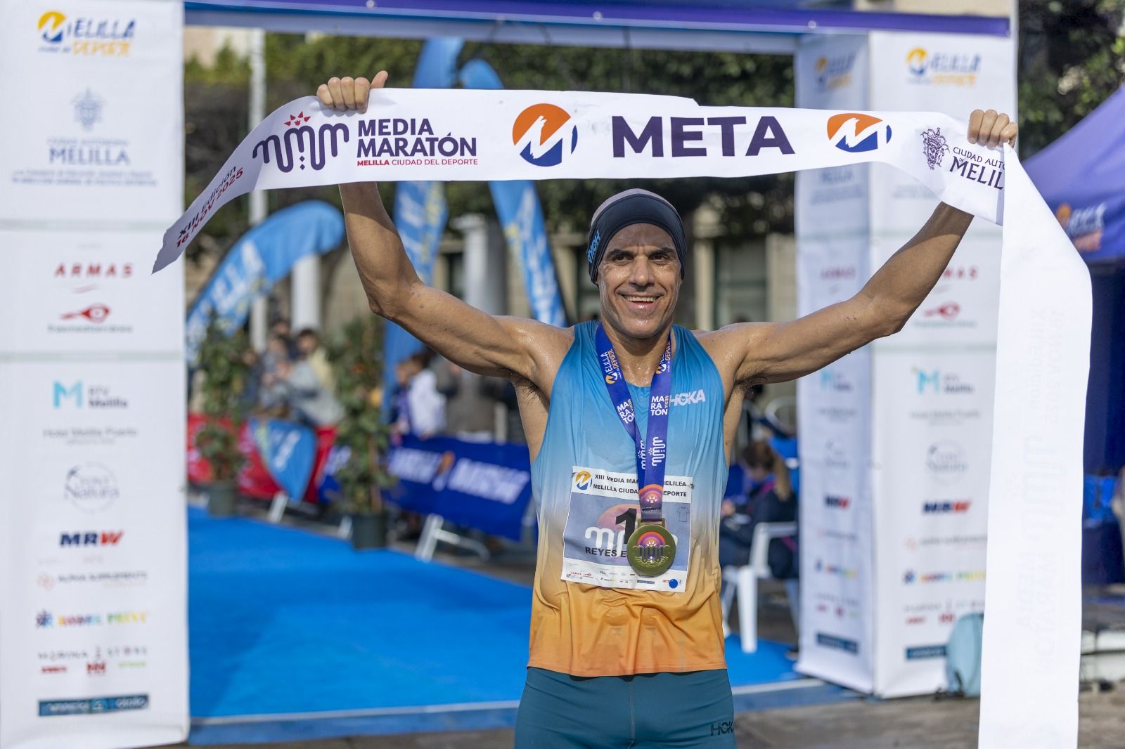 Reyes Estévez, uno de los grandes nombres del deporte español, fue la gran estrella de la XIII Media Maratón Melilla Ciudad del Deporte. GINER GRÁFICO
