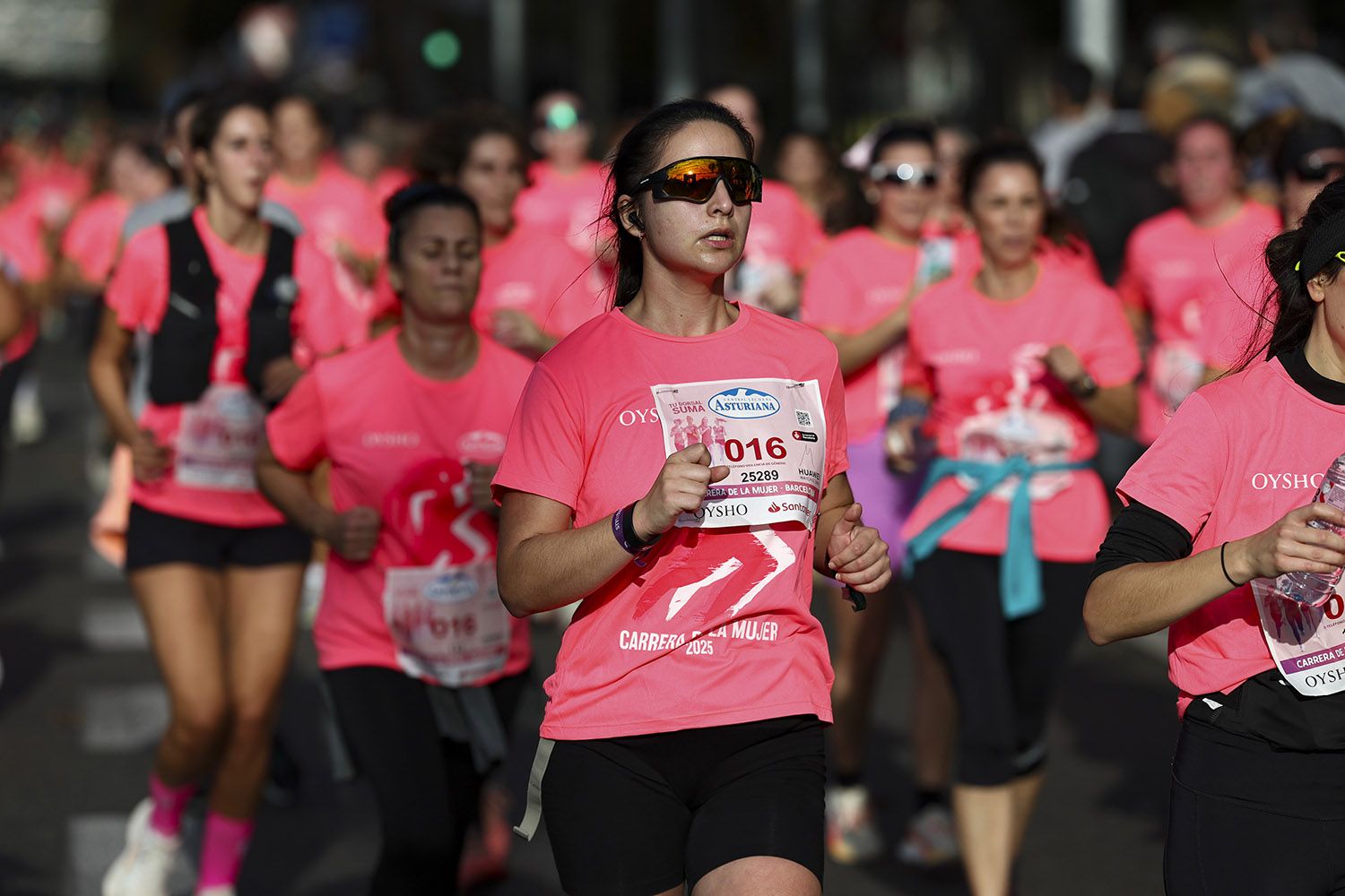Las mejores fotos del recorrido de la Carrera de la Mujer de Barcelona 2025.JL019762