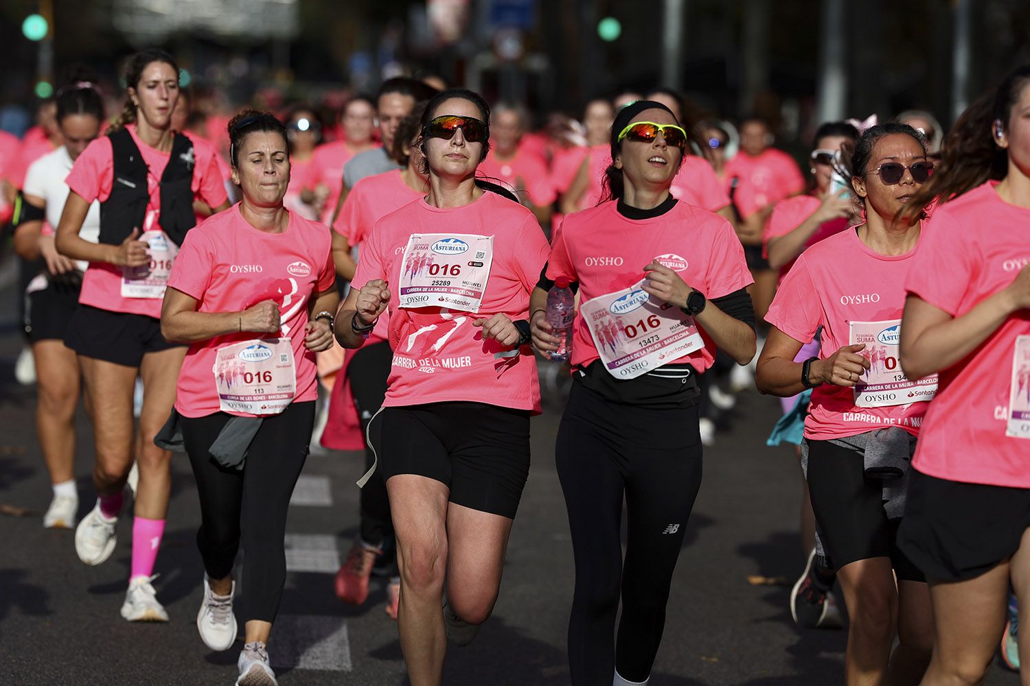 Las mejores fotos del recorrido de la Carrera de la Mujer de Barcelona 2025.JL019749