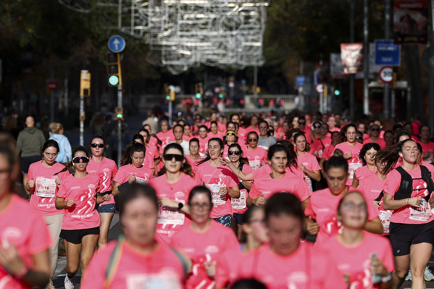 Las mejores fotos del recorrido de la Carrera de la Mujer de Barcelona 2025.JL019726