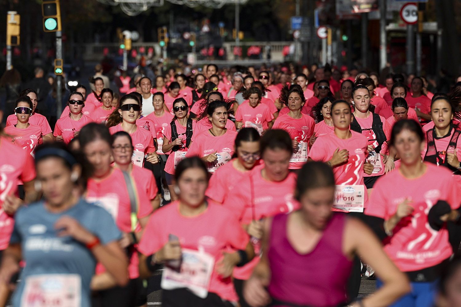 Las mejores fotos del recorrido de la Carrera de la Mujer de Barcelona 2025.JL019716