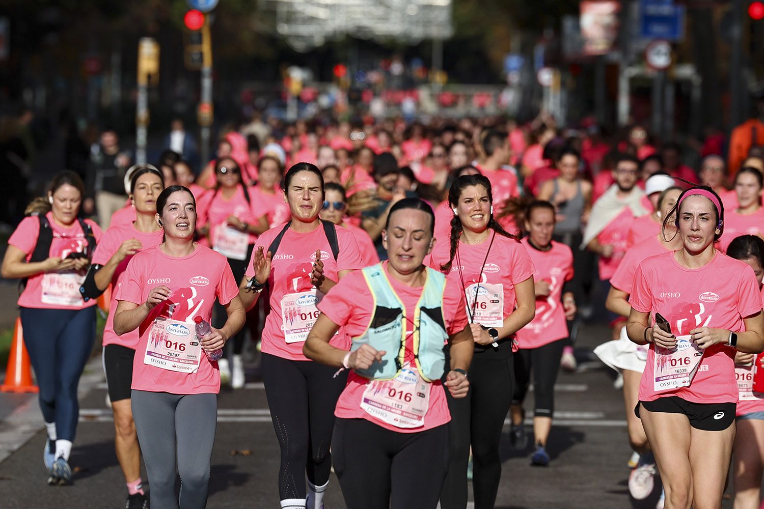 Las mejores fotos del recorrido de la Carrera de la Mujer de Barcelona 2025.JL019668