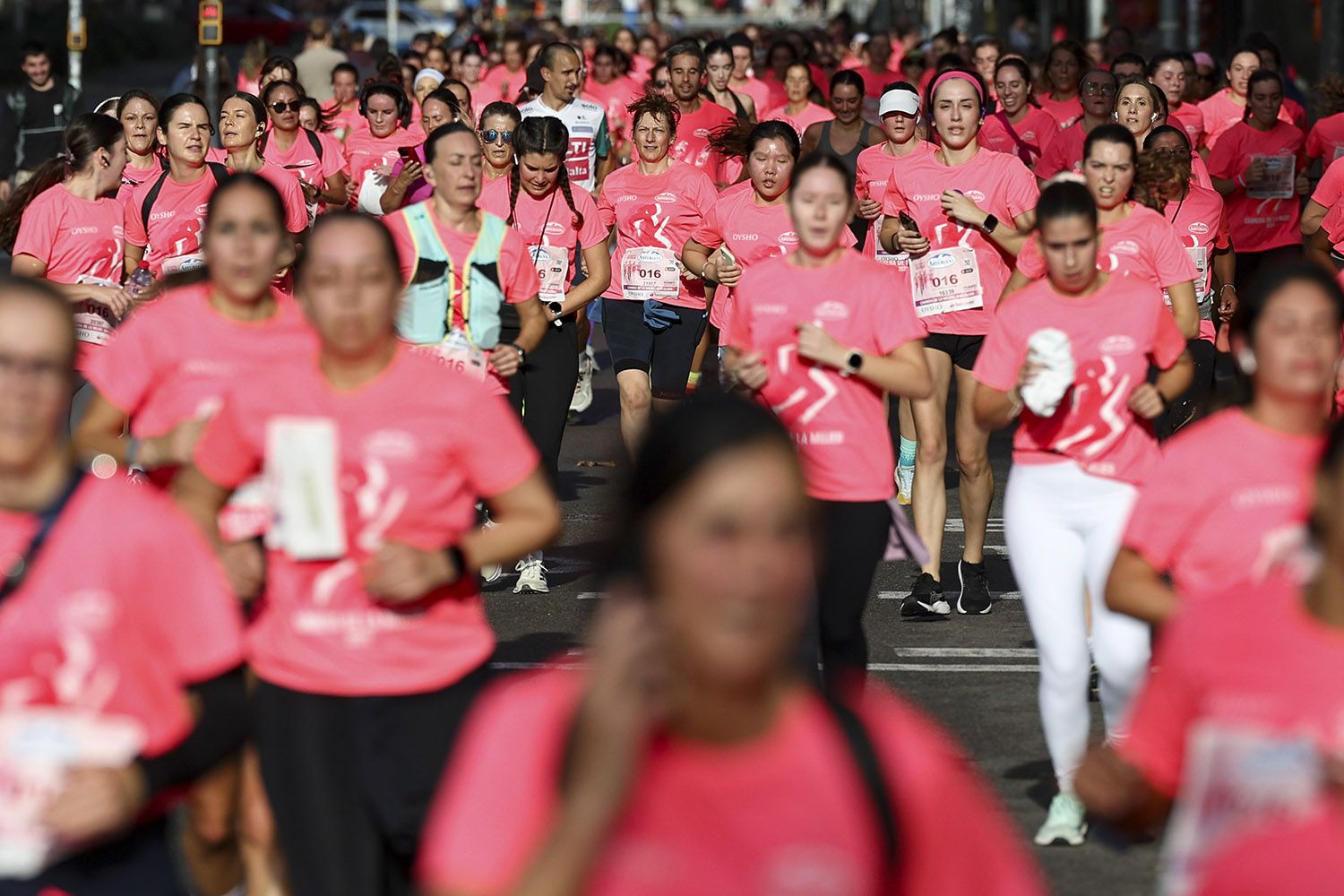 Las mejores fotos del recorrido de la Carrera de la Mujer de Barcelona 2025.JL019646