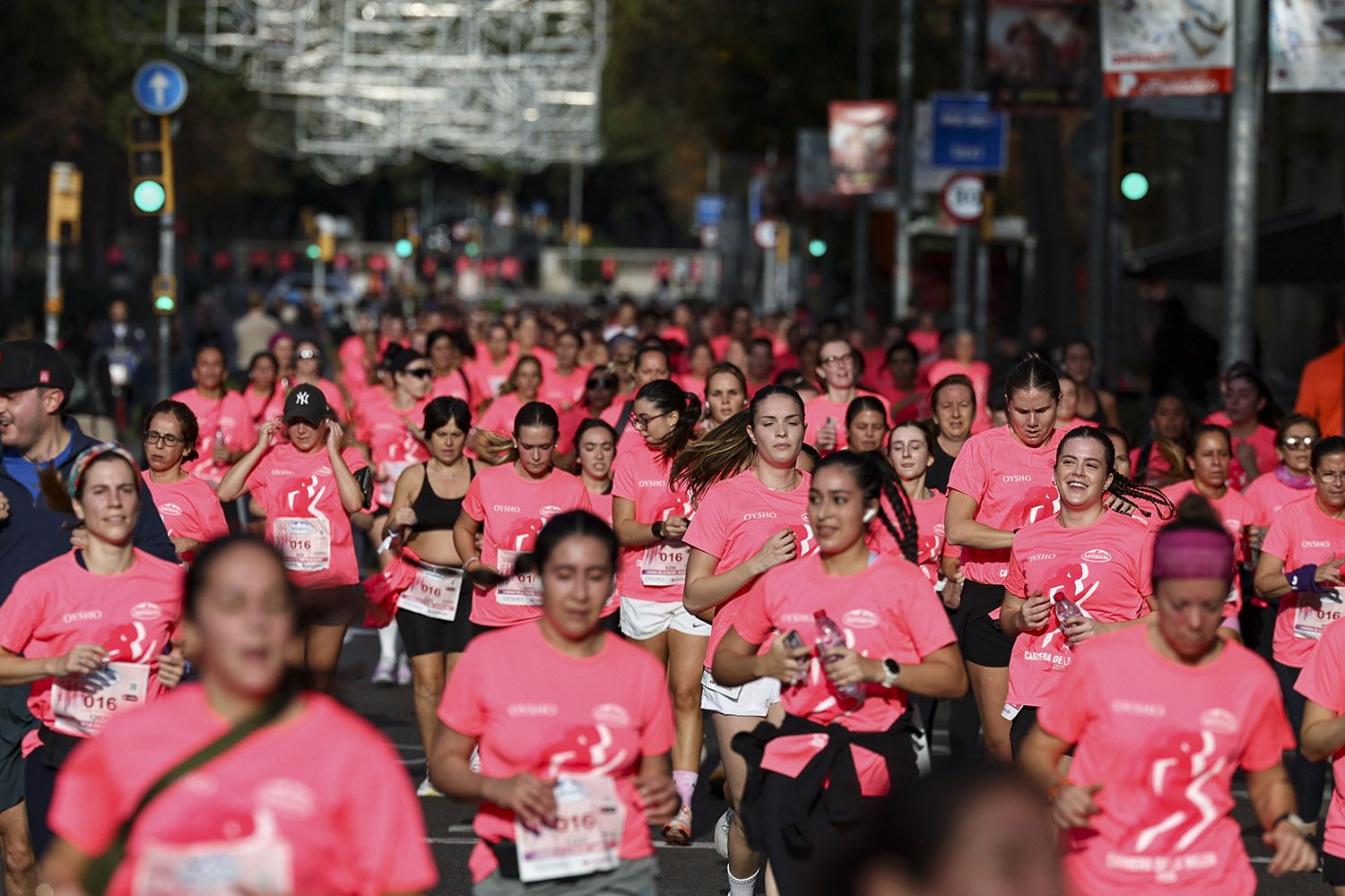 Las mejores fotos del recorrido de la Carrera de la Mujer de Barcelona 2025.JL019635