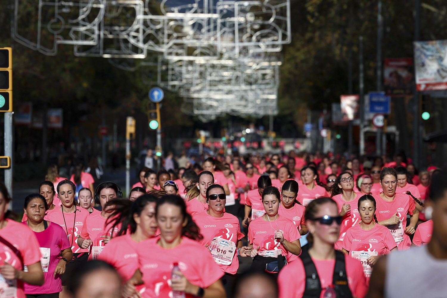 Las mejores fotos del recorrido de la Carrera de la Mujer de Barcelona 2025.JL019597