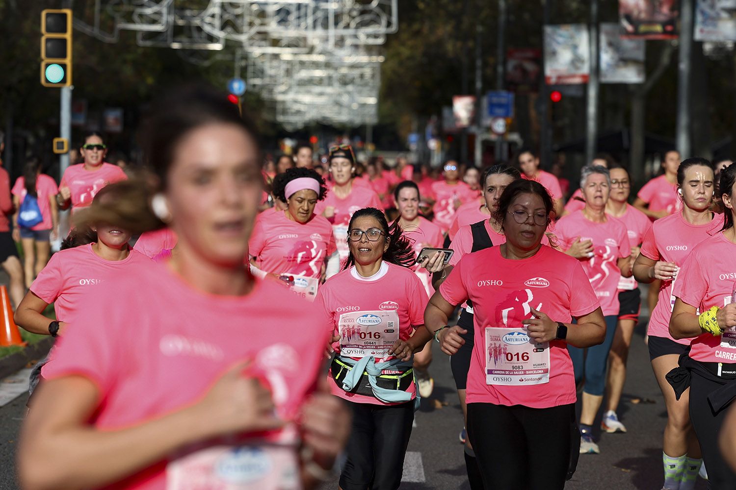 Las mejores fotos del recorrido de la Carrera de la Mujer de Barcelona 2025.JL019581