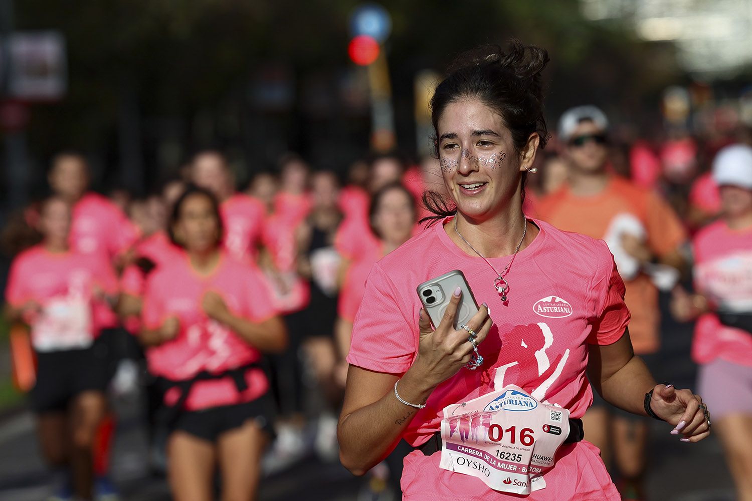 Las mejores fotos del recorrido de la Carrera de la Mujer de Barcelona 2025.JL019539