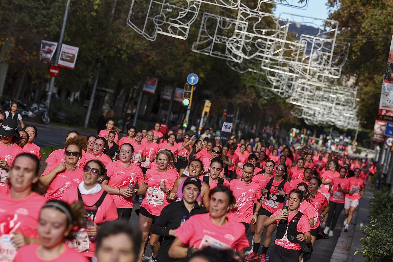 Las mejores fotos del recorrido de la Carrera de la Mujer de Barcelona 2025.JL019461