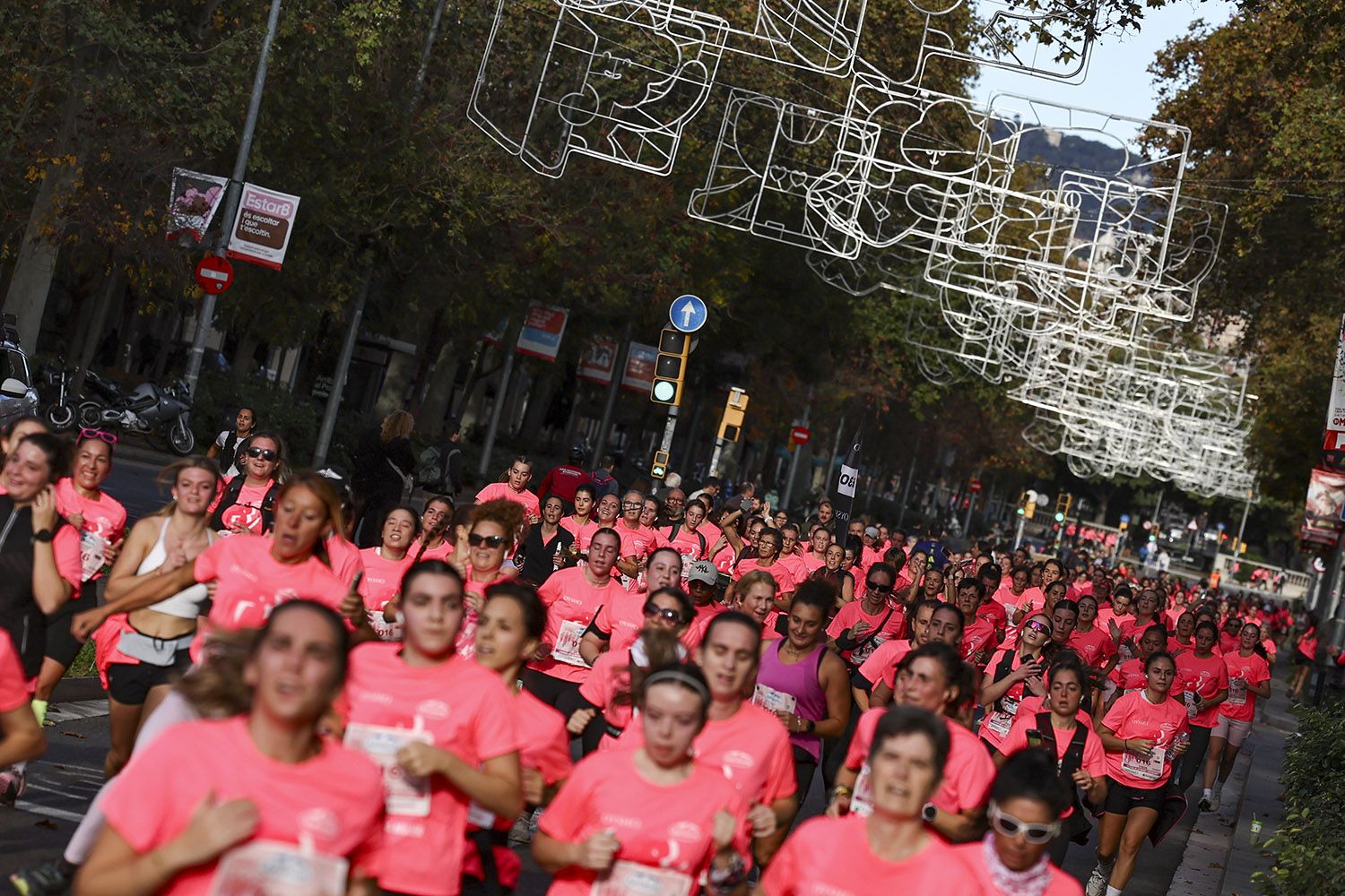 Las mejores fotos del recorrido de la Carrera de la Mujer de Barcelona 2025.JL019455