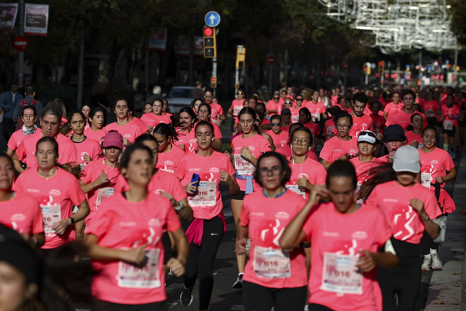 Las mejores fotos del recorrido de la Carrera de la Mujer de Barcelona 2025.JL019427