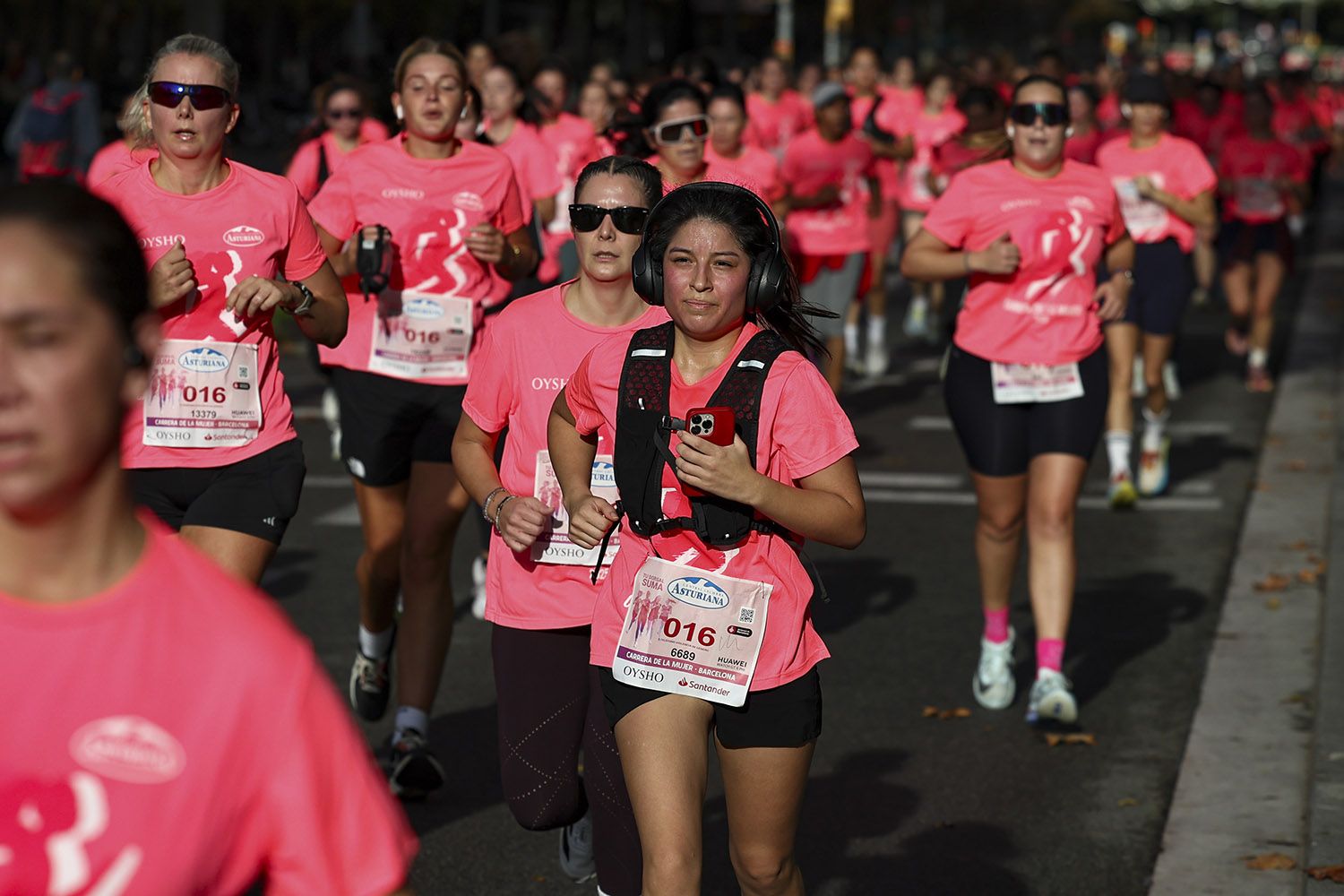 Las mejores fotos del recorrido de la Carrera de la Mujer de Barcelona 2025.JL019413