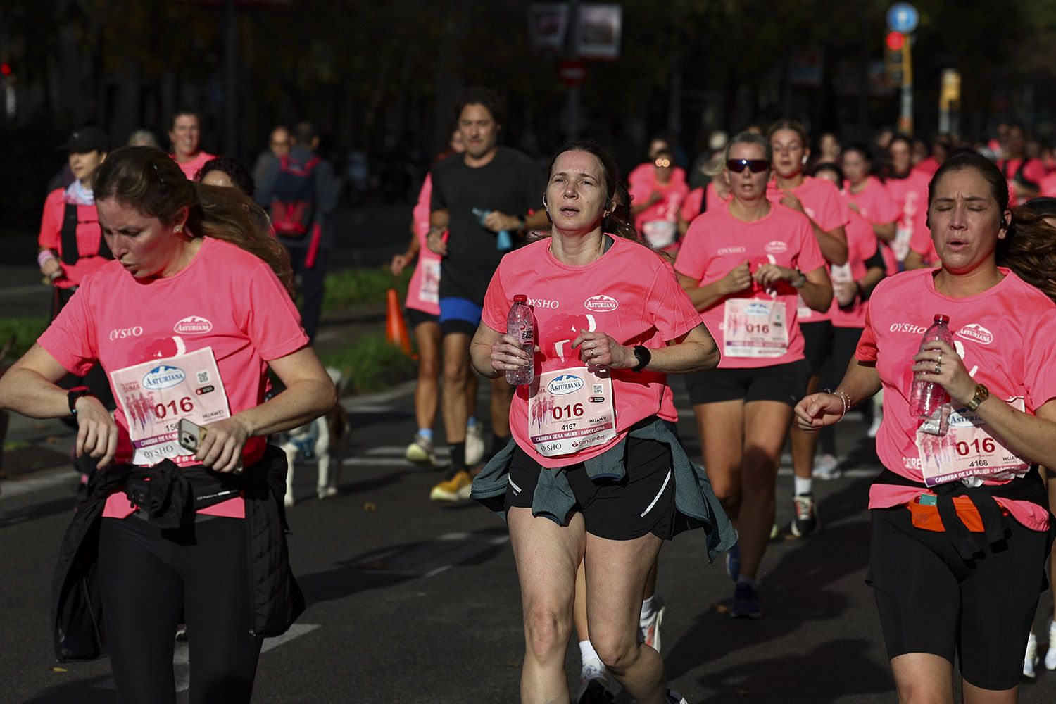 Las mejores fotos del recorrido de la Carrera de la Mujer de Barcelona 2025.JL019408