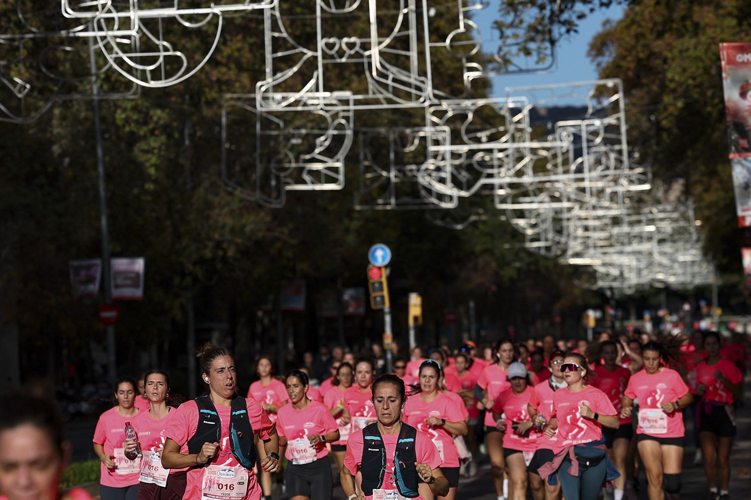 Las mejores fotos del recorrido de la Carrera de la Mujer de Barcelona 2025.JL019376