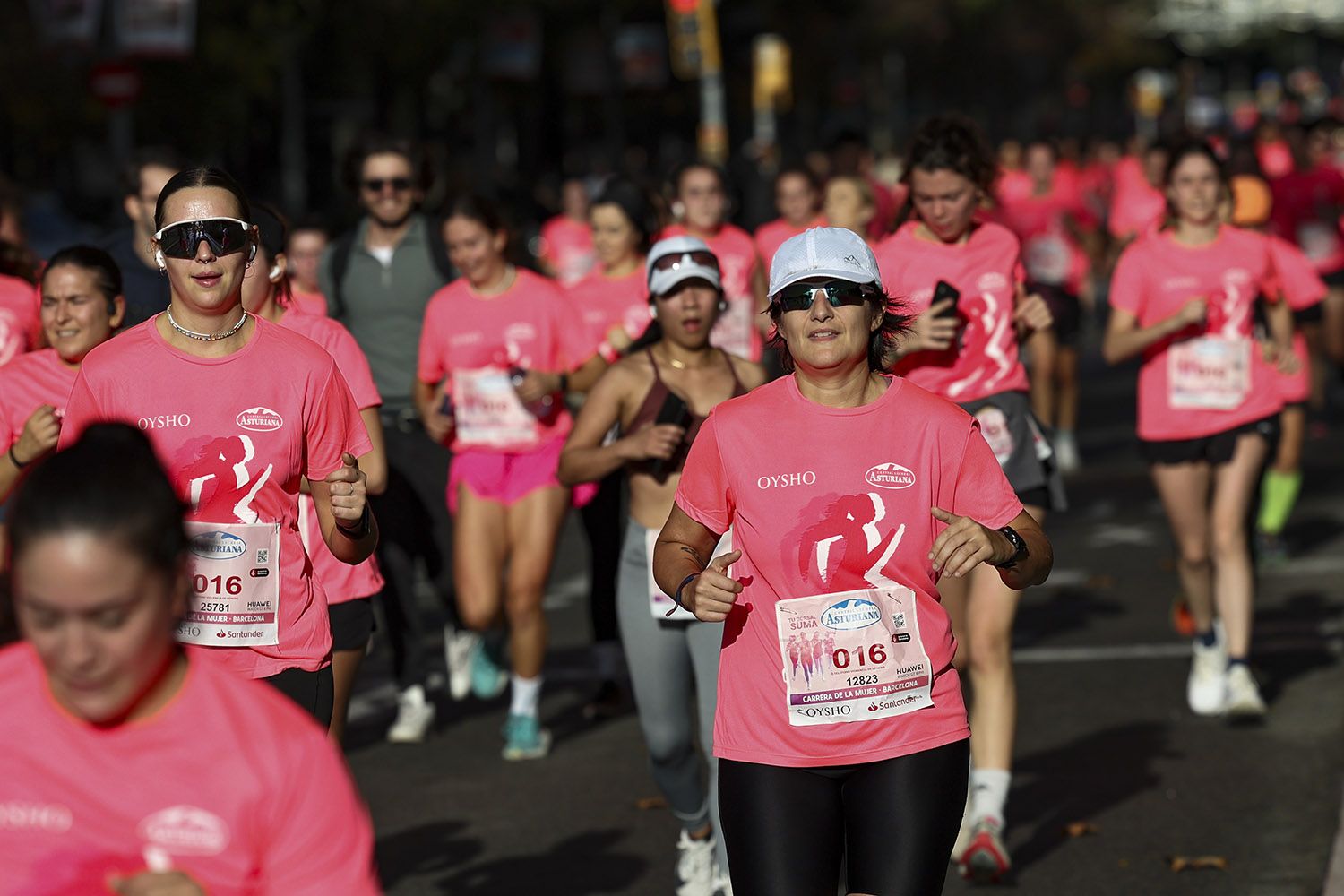 Las mejores fotos del recorrido de la Carrera de la Mujer de Barcelona 2025.JL019350