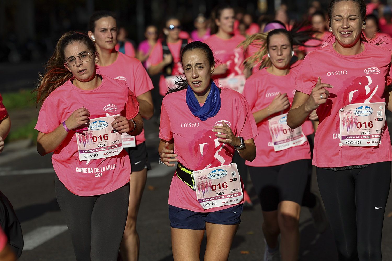 Las mejores fotos del recorrido de la Carrera de la Mujer de Barcelona 2025.JL019342