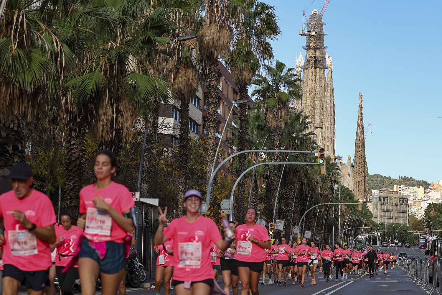 Las mejores fotos del recorrido de la Carrera de la Mujer de Barcelona 2025.JL019323