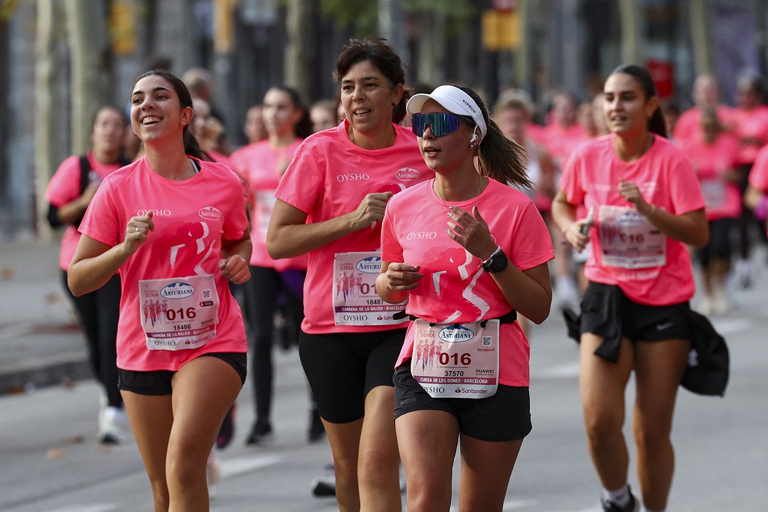 Las mejores fotos del recorrido de la Carrera de la Mujer de Barcelona 2025.JL019179