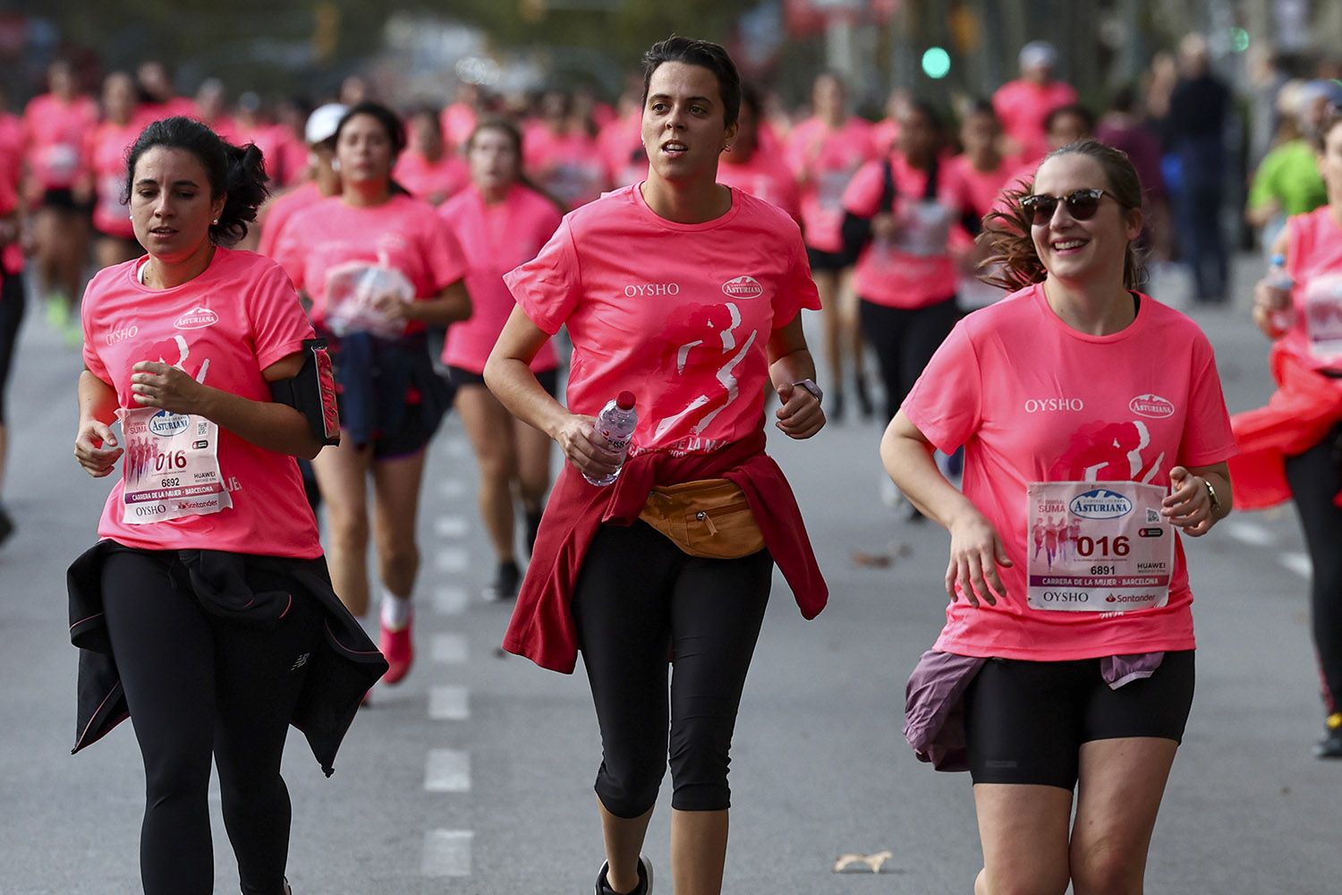 Las mejores fotos del recorrido de la Carrera de la Mujer de Barcelona 2025.JL019175