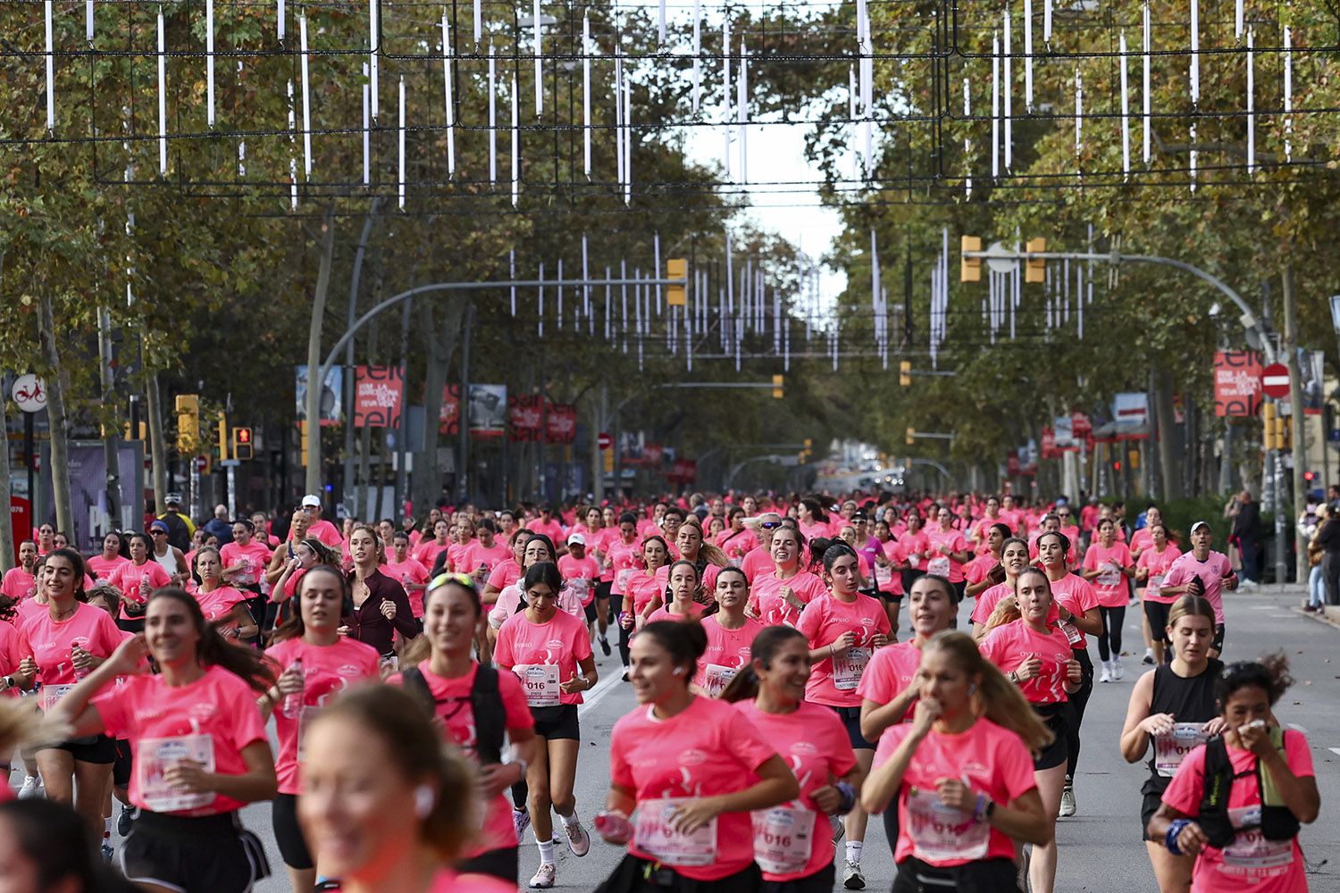 Las mejores fotos del recorrido de la Carrera de la Mujer de Barcelona 2025.JL019121