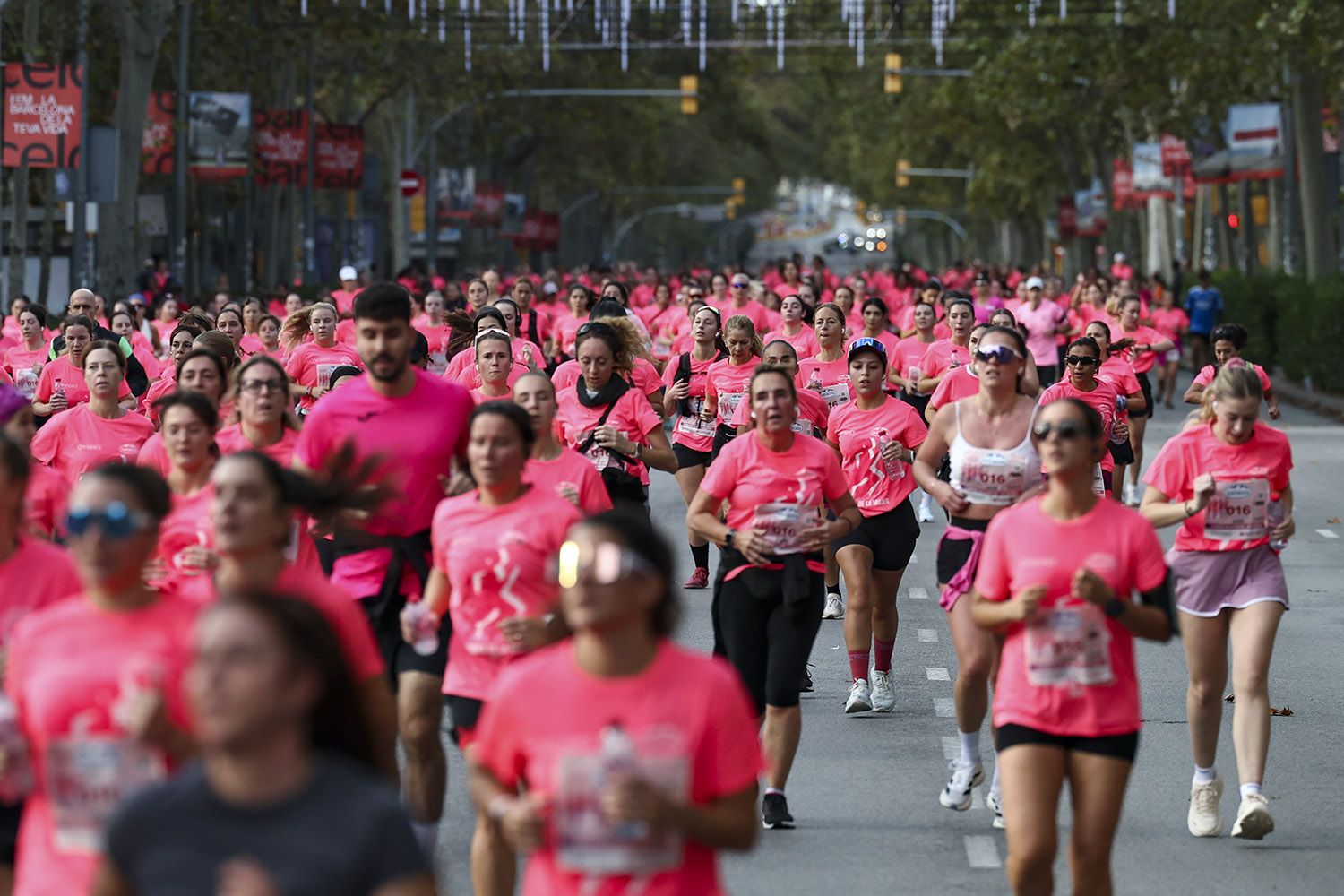 Las mejores fotos del recorrido de la Carrera de la Mujer de Barcelona 2025.JL019089