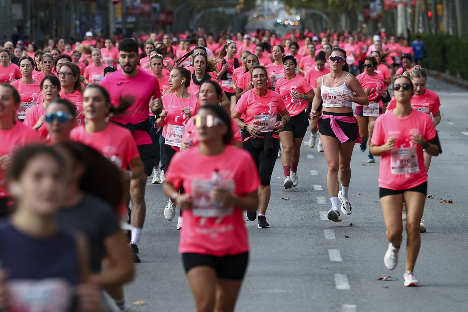 Las mejores fotos del recorrido de la Carrera de la Mujer de Barcelona 2025.JL019079