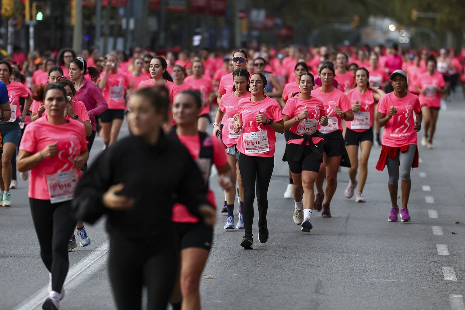 Las mejores fotos del recorrido de la Carrera de la Mujer de Barcelona 2025.JL019020