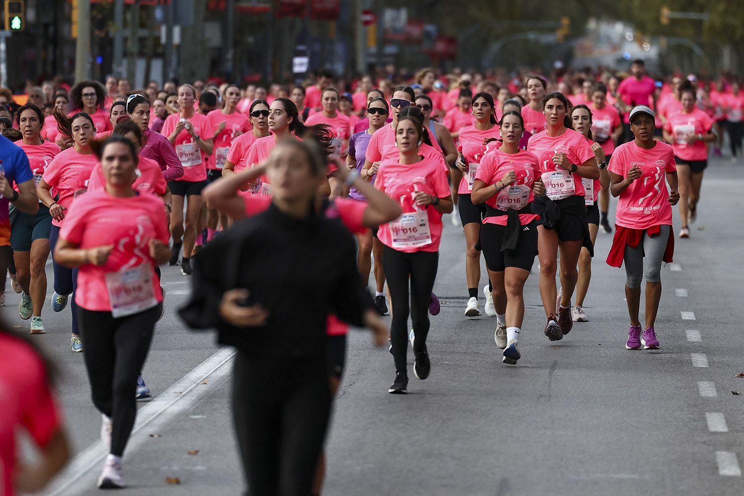 Las mejores fotos del recorrido de la Carrera de la Mujer de Barcelona 2025.JL019014