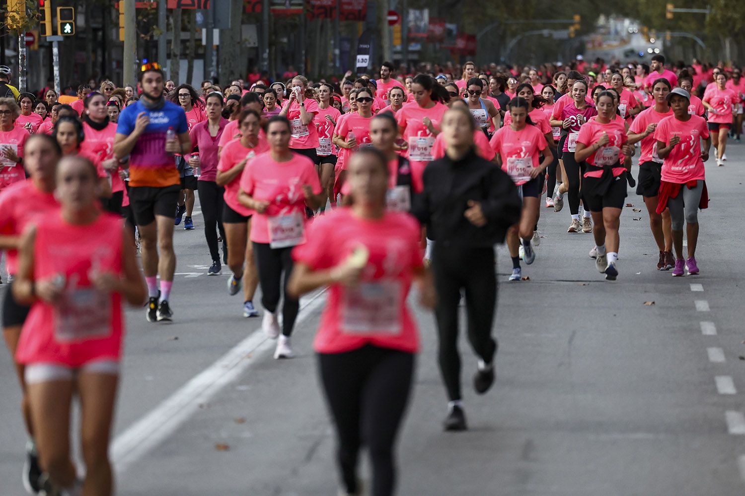 Las mejores fotos del recorrido de la Carrera de la Mujer de Barcelona 2025.JL019006