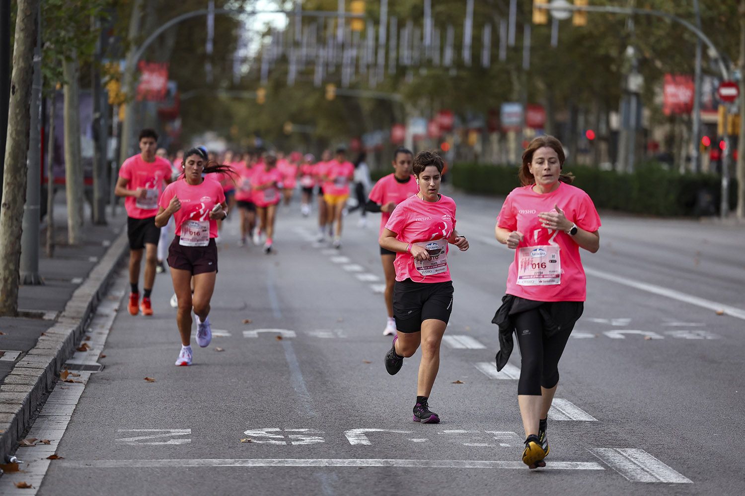 Las mejores fotos del recorrido de la Carrera de la Mujer de Barcelona 2025.JL018961