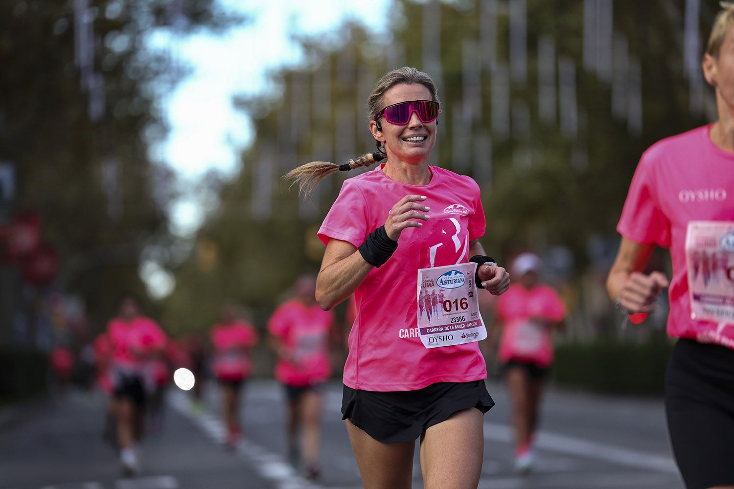 Las mejores fotos del recorrido de la Carrera de la Mujer de Barcelona 2025.JL018934