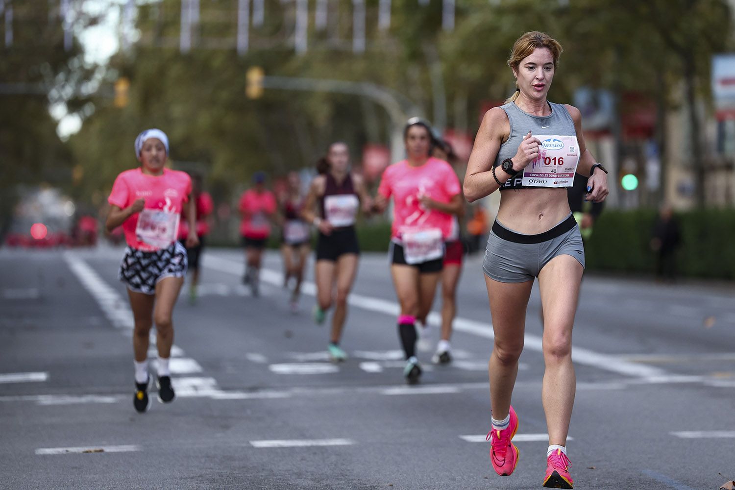 Las mejores fotos del recorrido de la Carrera de la Mujer de Barcelona 2025.JL018745