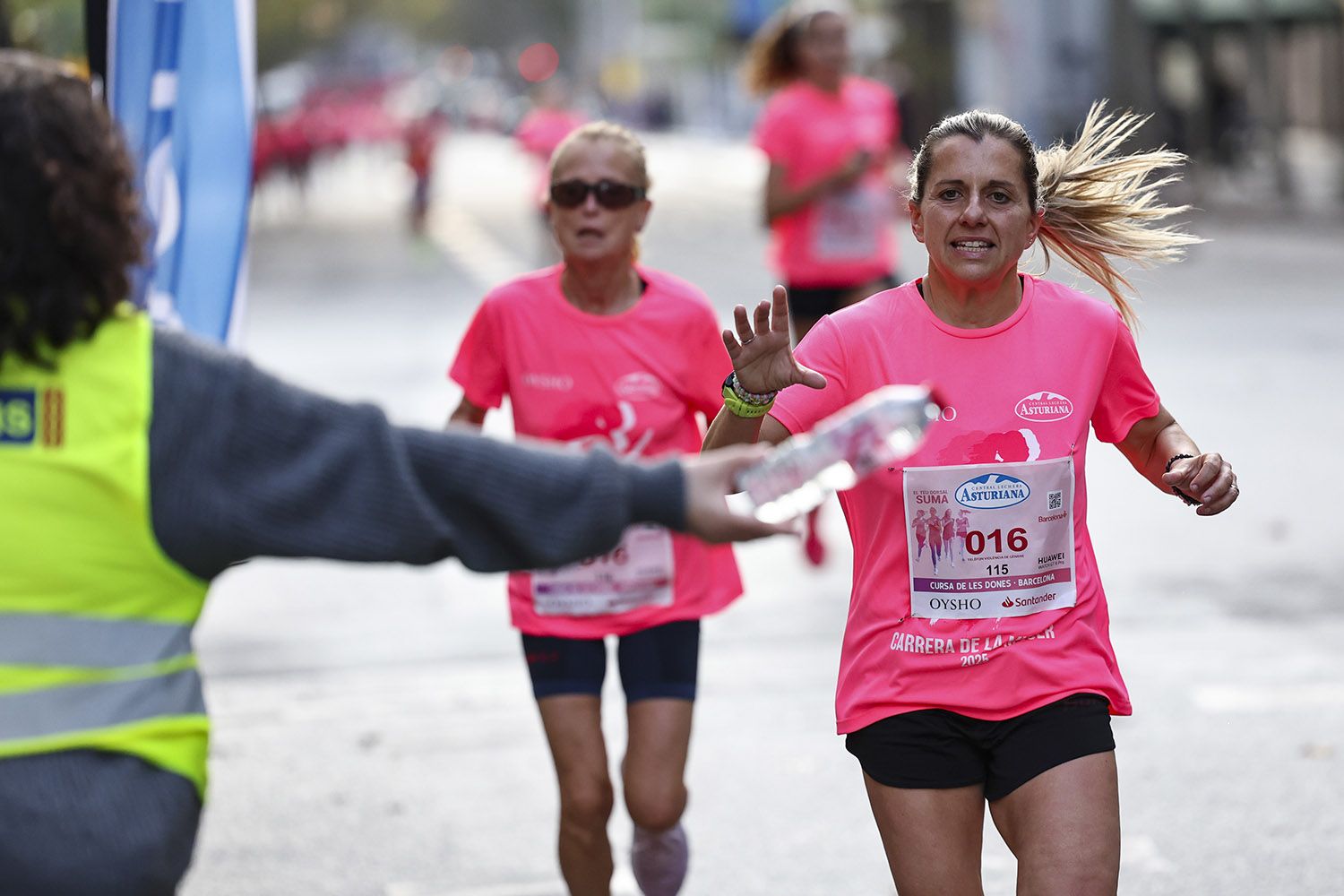 Las mejores fotos del recorrido de la Carrera de la Mujer de Barcelona 2025.JL018630