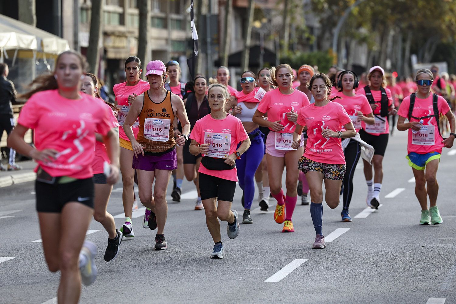 Las mejores fotos del recorrido de la Carrera de la Mujer de Barcelona 2025.JL018484