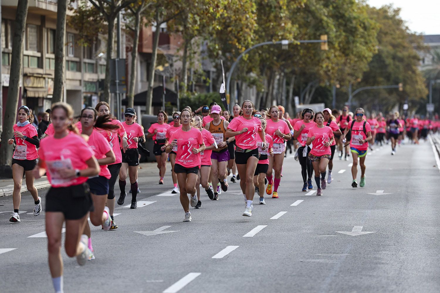 Las mejores fotos del recorrido de la Carrera de la Mujer de Barcelona 2025.JL018468