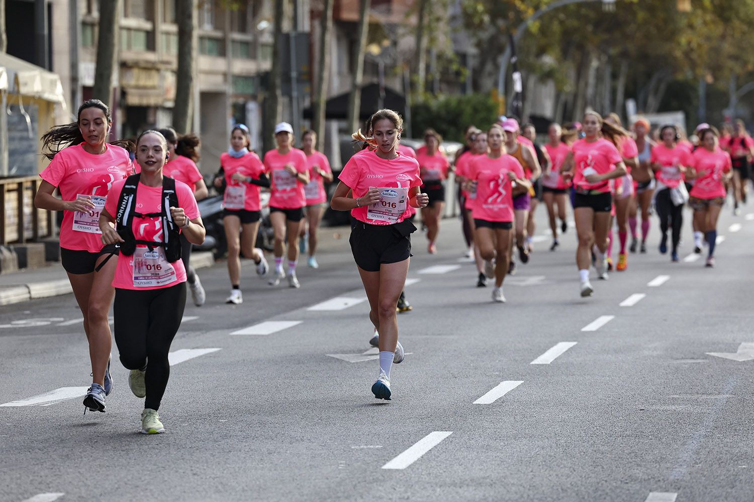 Las mejores fotos del recorrido de la Carrera de la Mujer de Barcelona 2025.JL018459