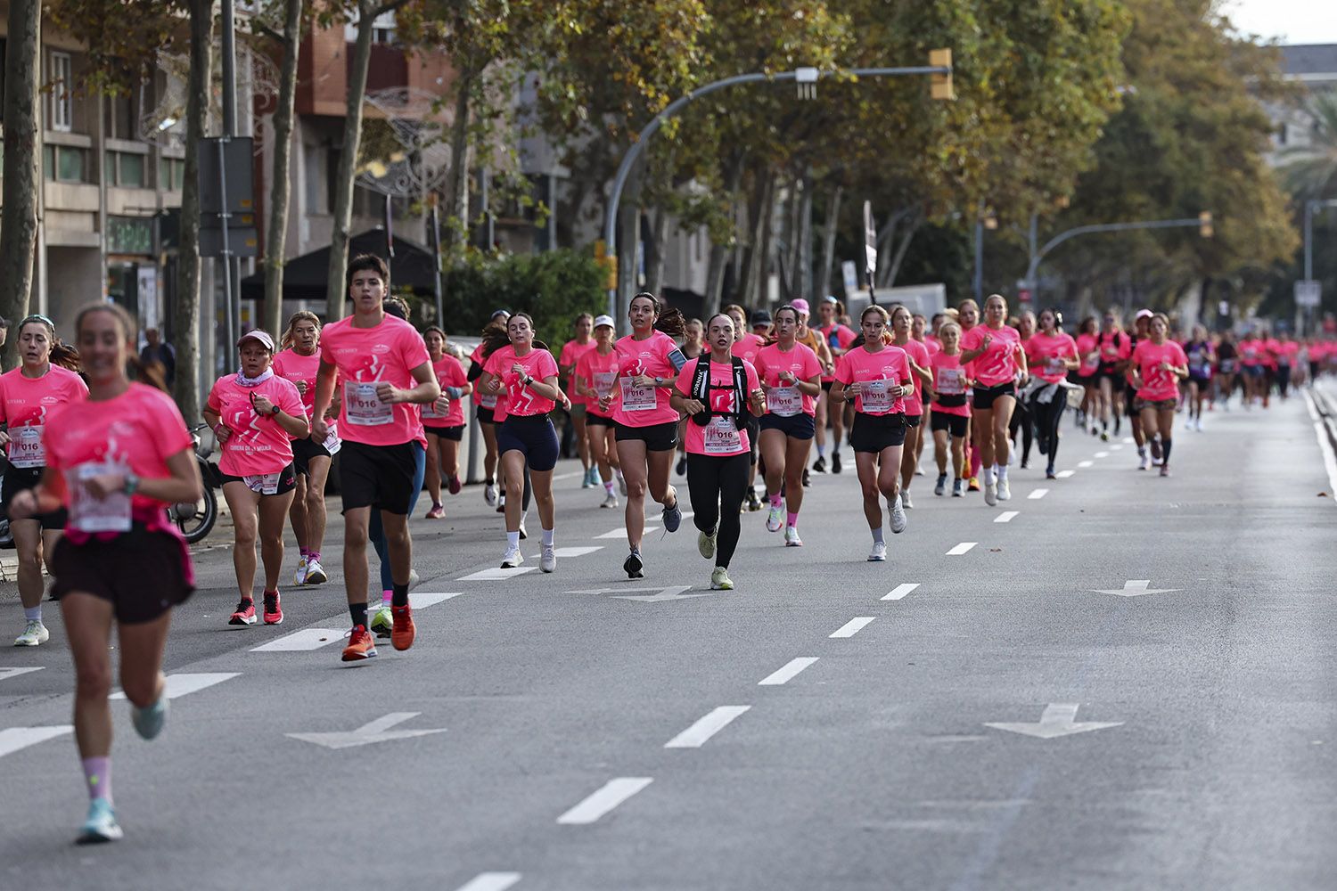 Las mejores fotos del recorrido de la Carrera de la Mujer de Barcelona 2025.JL018450