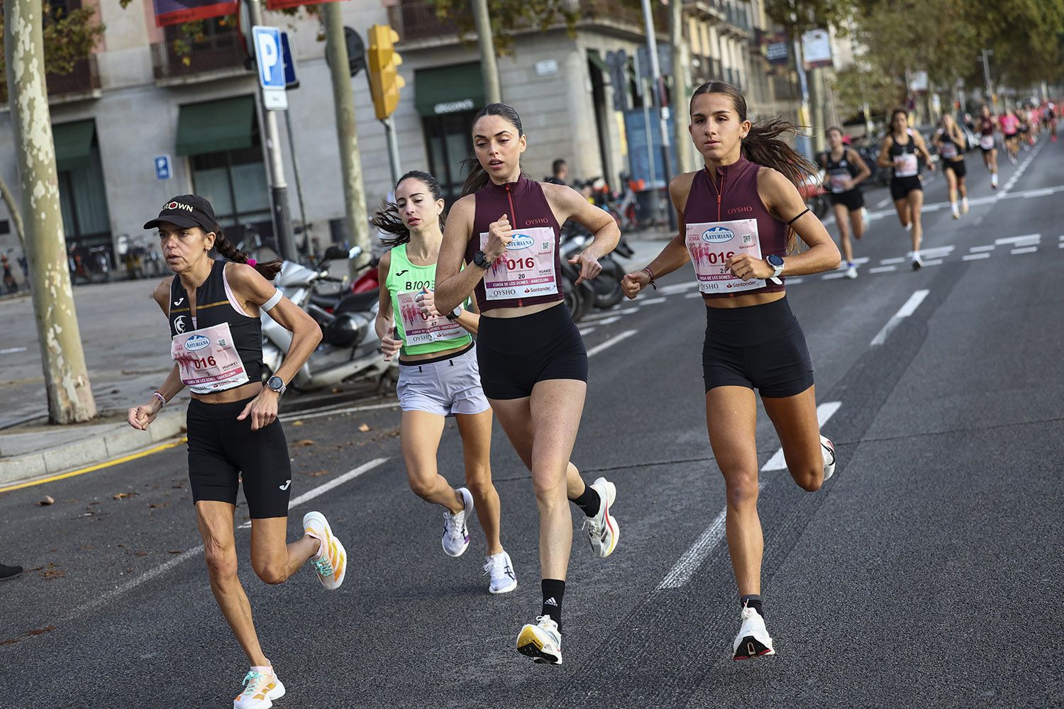 Las mejores fotos del recorrido de la Carrera de la Mujer de Barcelona 2025.JL018147