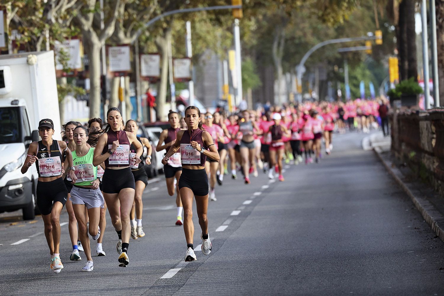 Las mejores fotos del recorrido de la Carrera de la Mujer de Barcelona 2025.JL018008